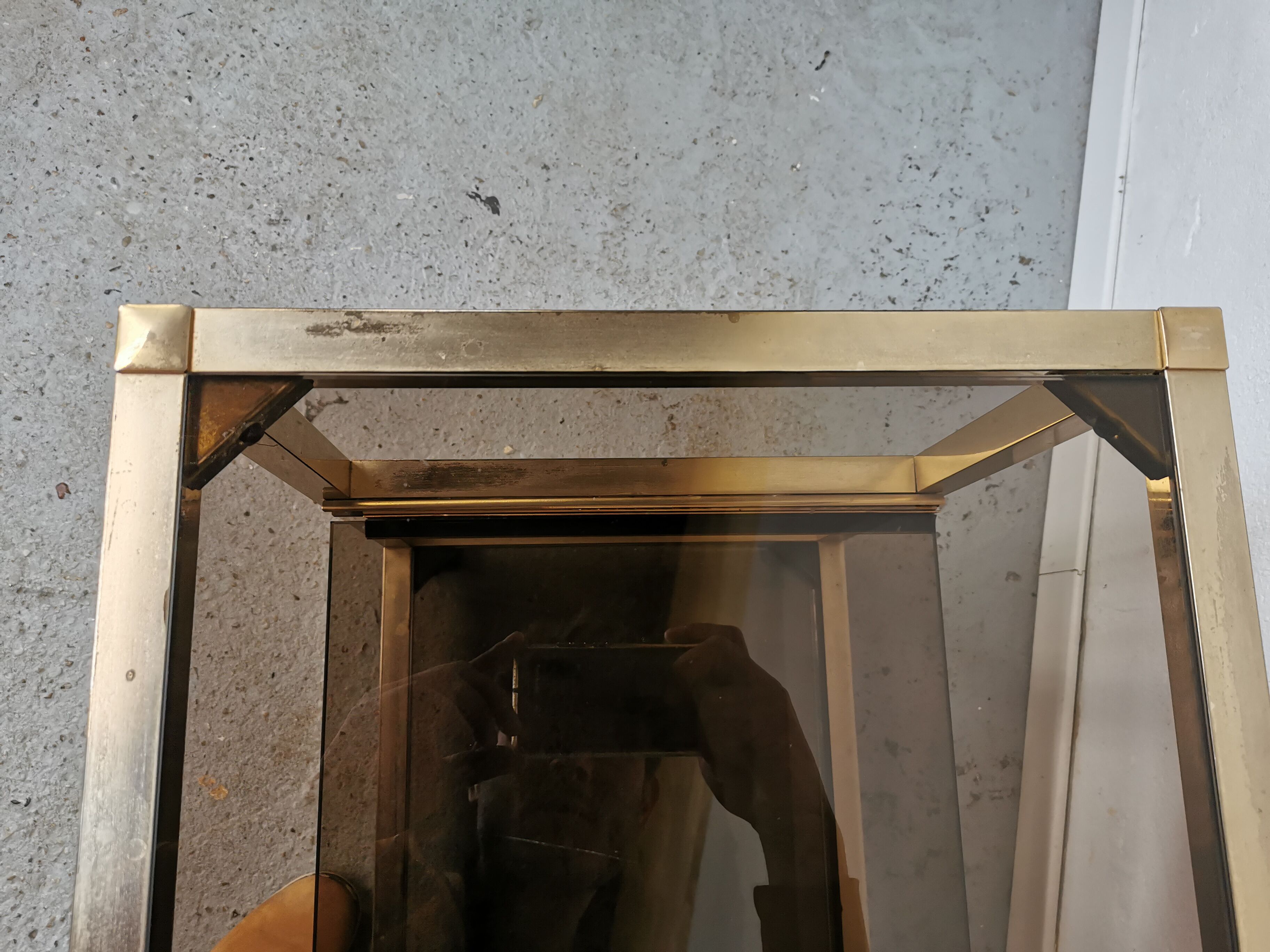 Serving table in brass and glass