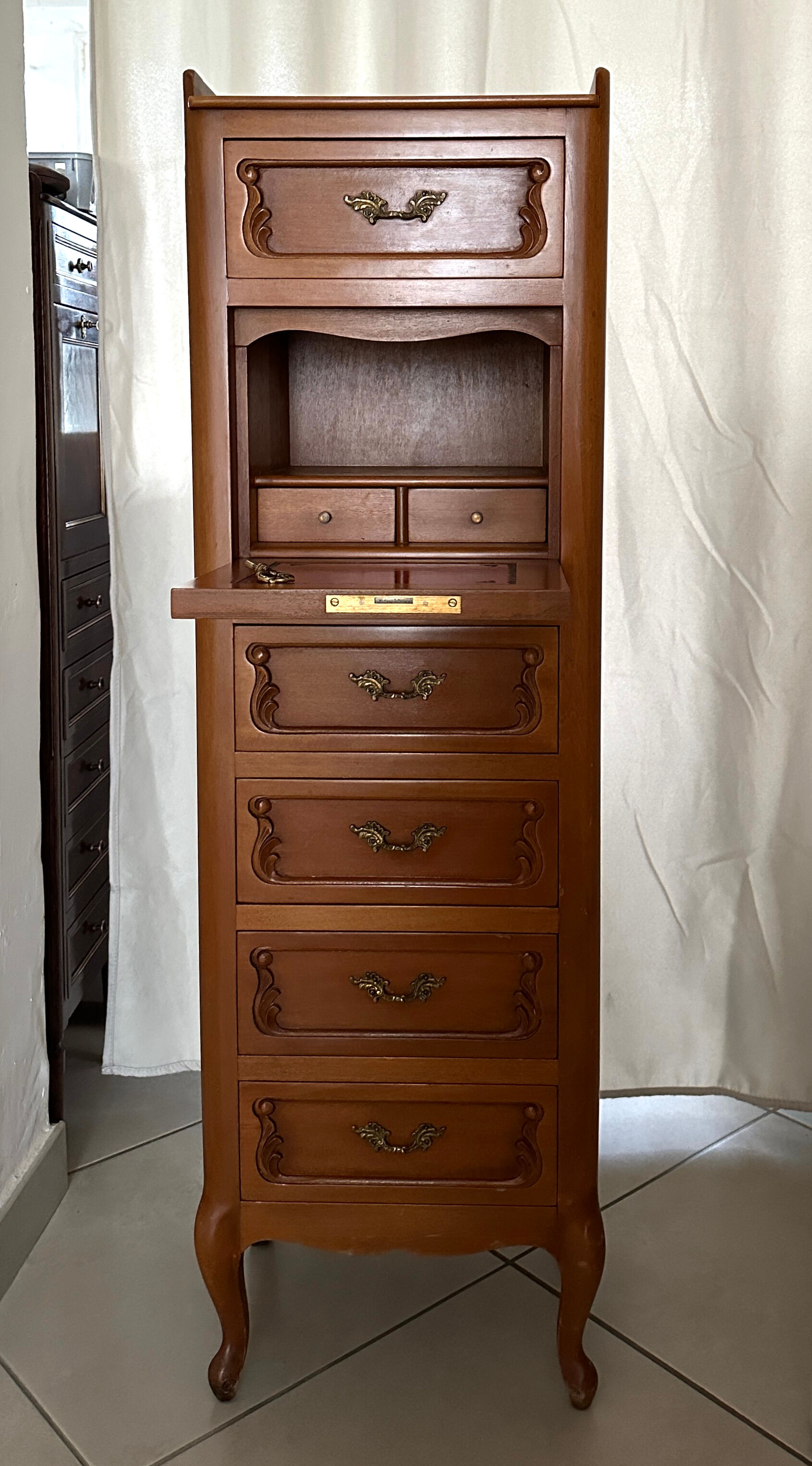 Small cabinet column secretary