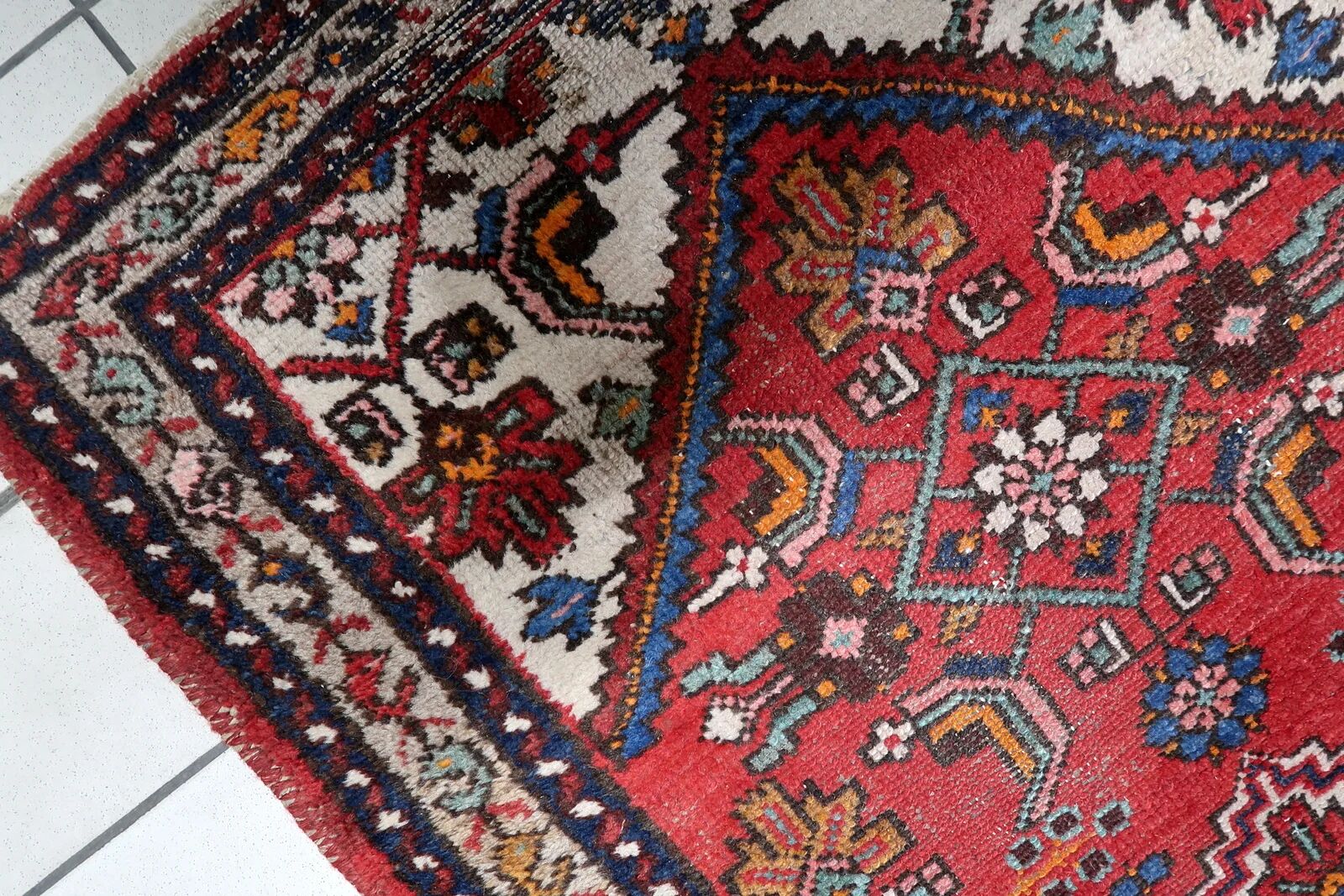 1920s Handmade Vintage Wool Medallion Rug, Red, 93 × 202 cm - 1C1292