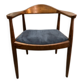 Scandinavian armchair in the style of Hans Wegner.