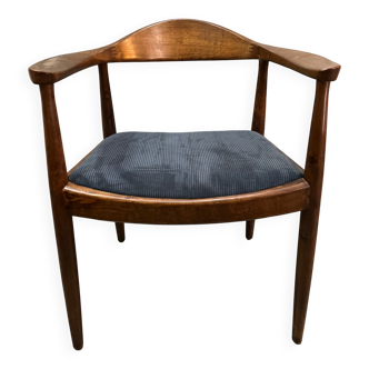 Scandinavian armchair in the style of Hans Wegner.