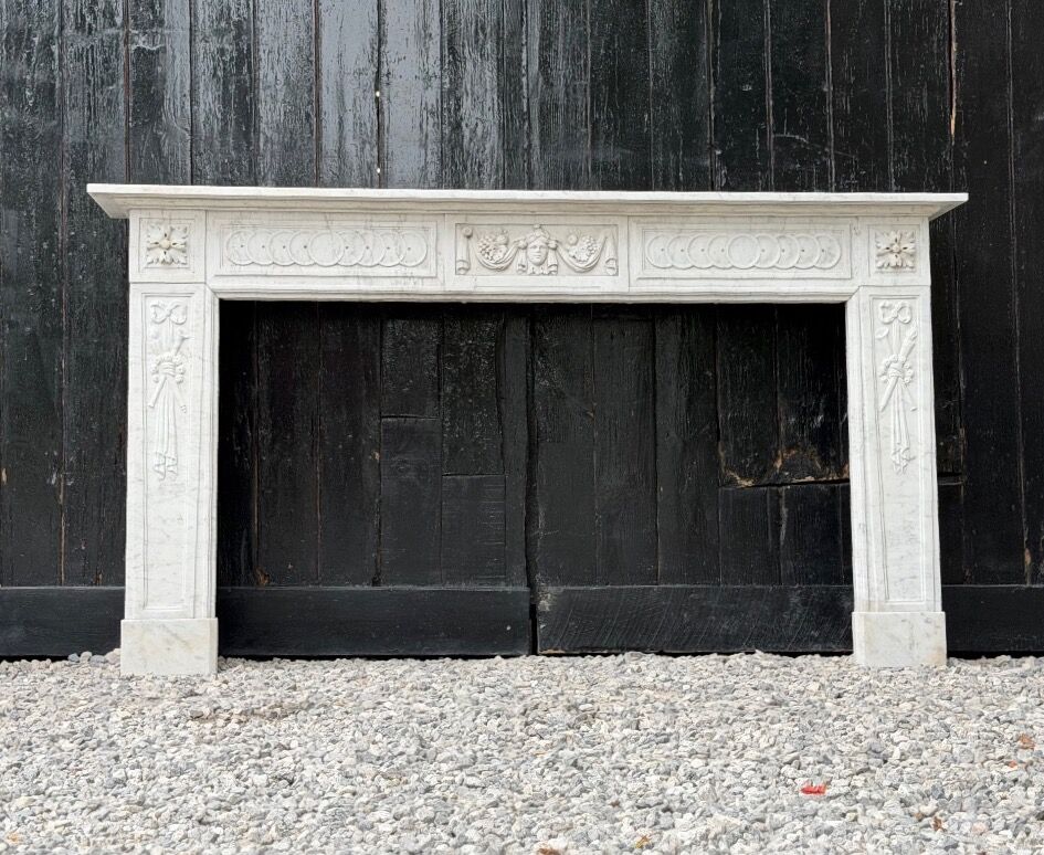 Louis XVI fireplace in Carrara marble, 18th century