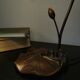 Lampe nénuphar en laiton et pâte de verre, style art nouveau.