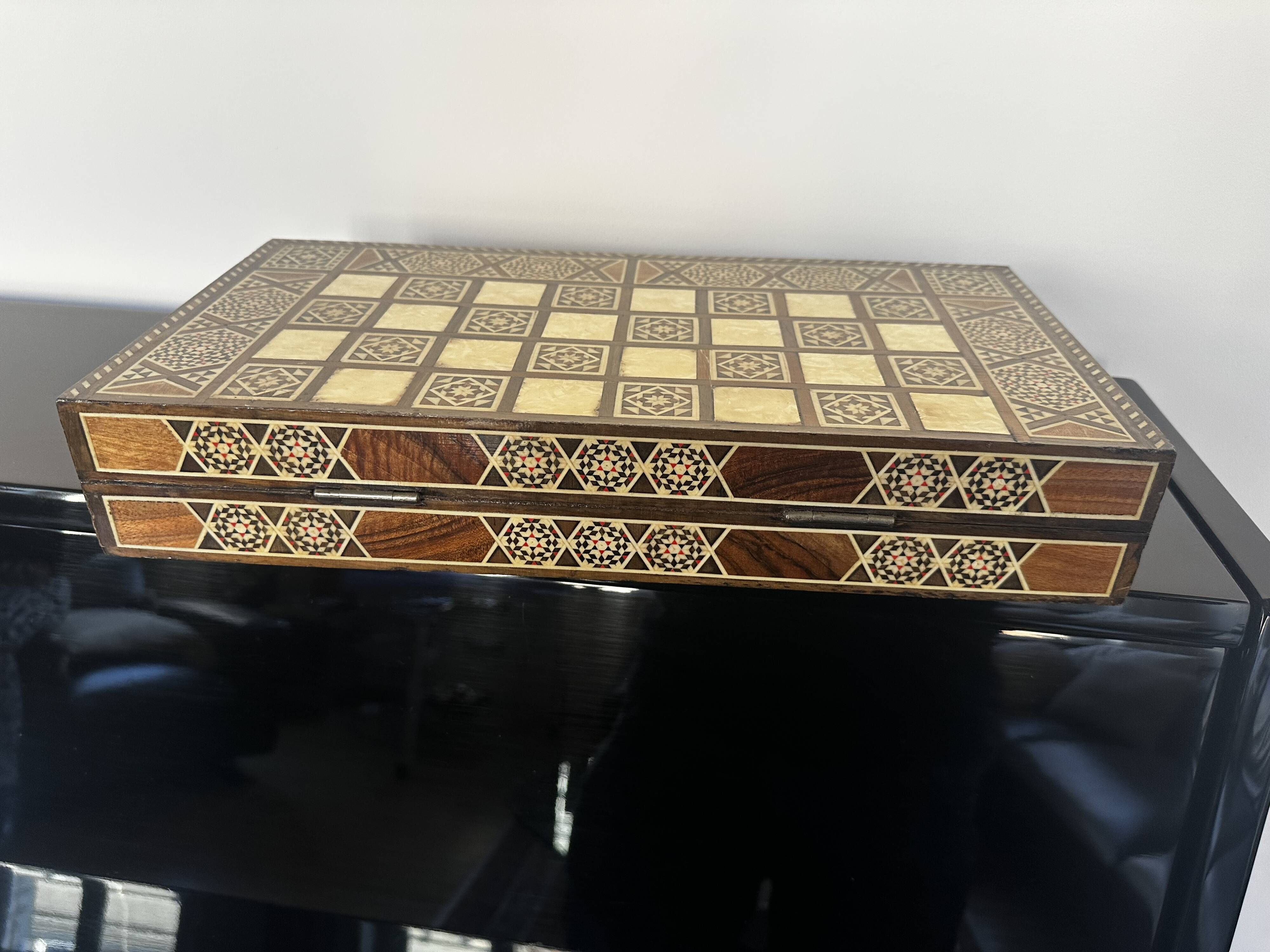 Jeu de Backgammon ancien en Bois Marqueté Syrien