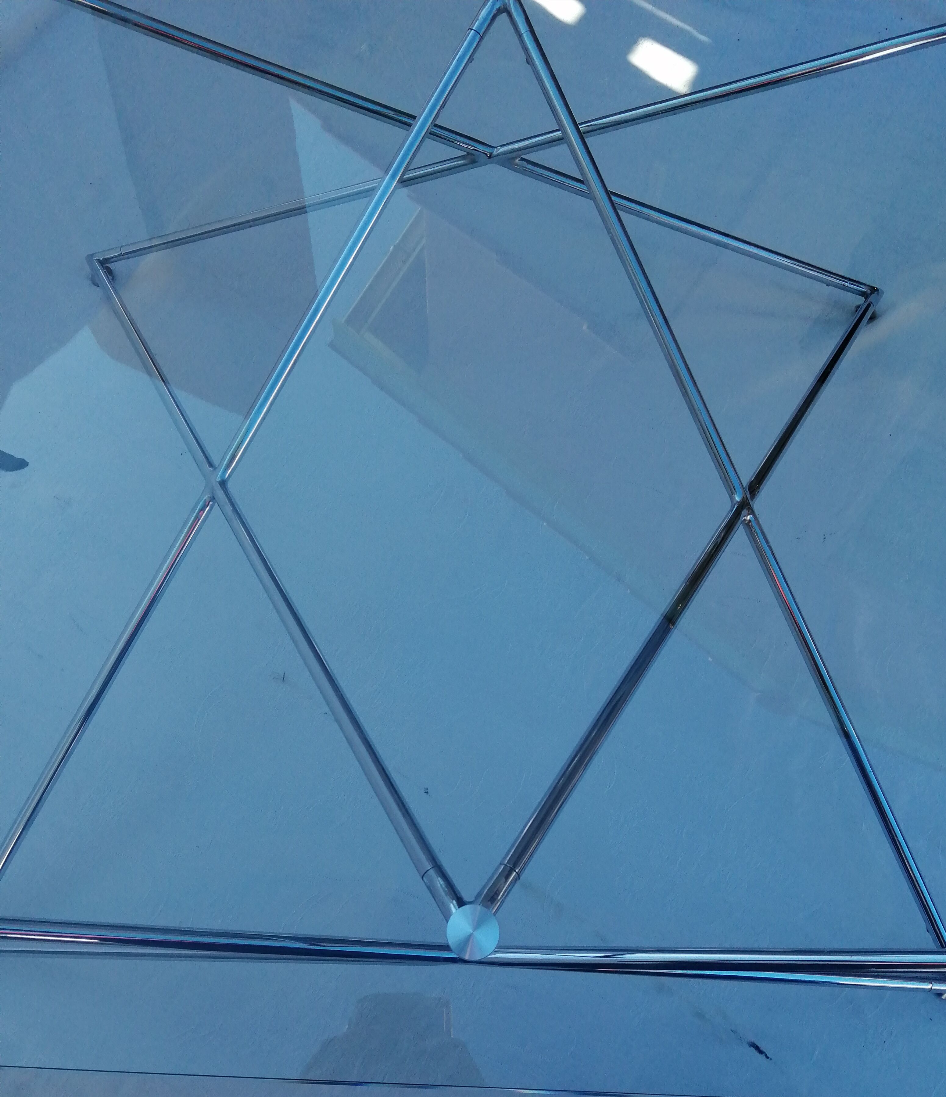 Tempered glass coffee table, intertwined legs design