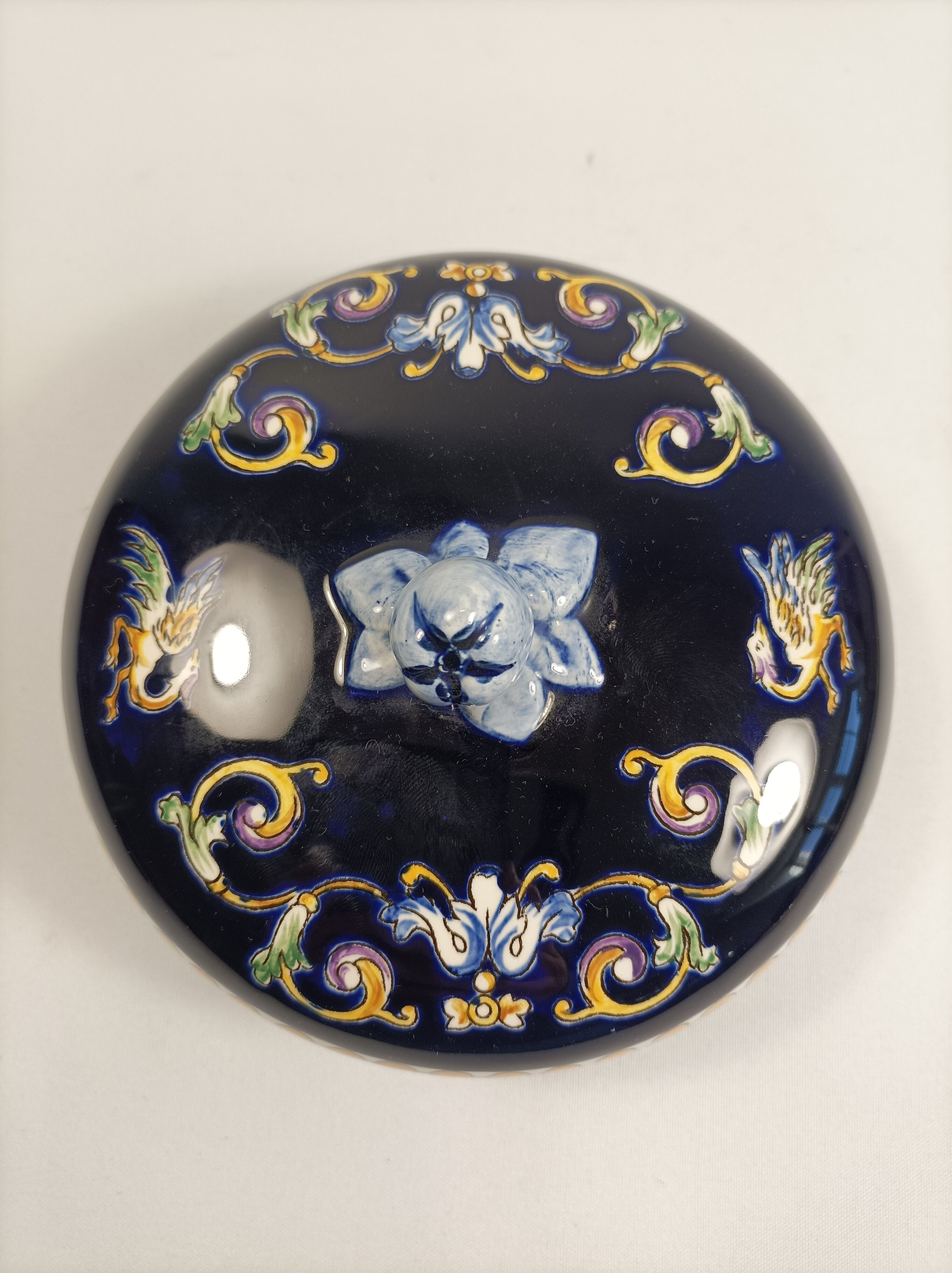 Gien bonbonnière décor renaissance blue background