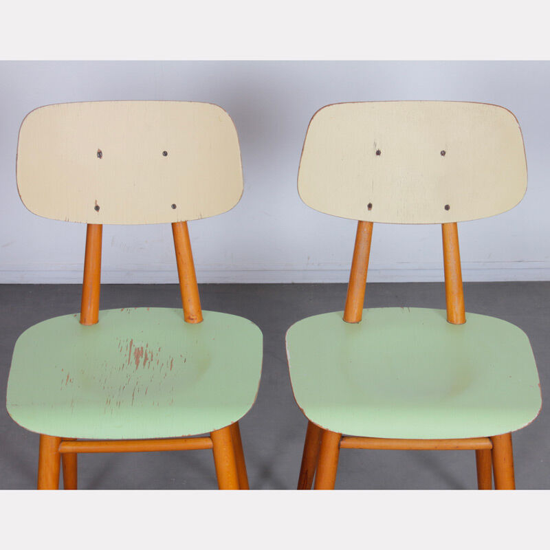 Suite de 4 chaises vintage en bois éditées par Ton 1960