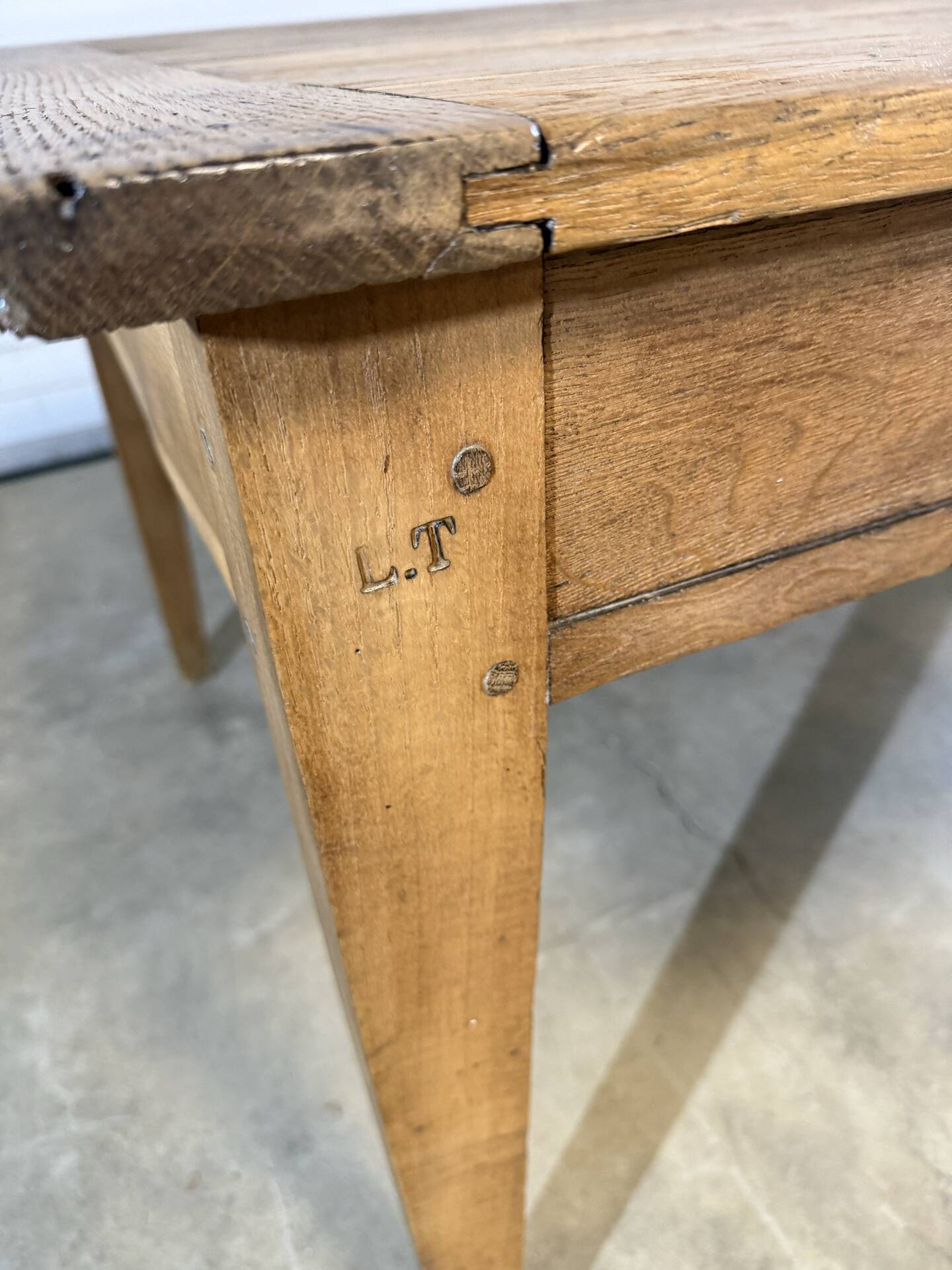 Farm table