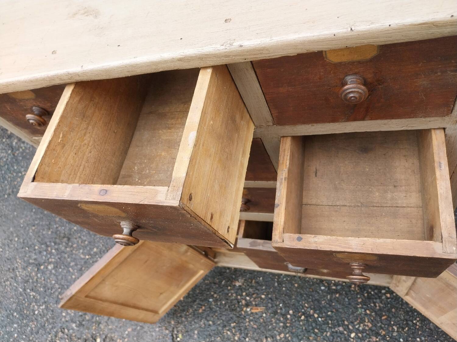 Seed grower's furniture