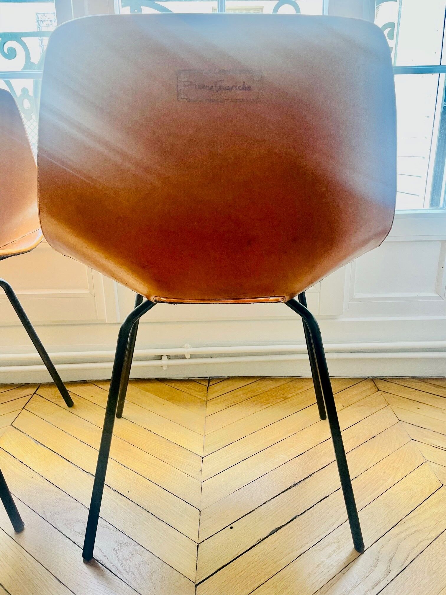 Chair "Tonneau" Pierre Guariche in leather