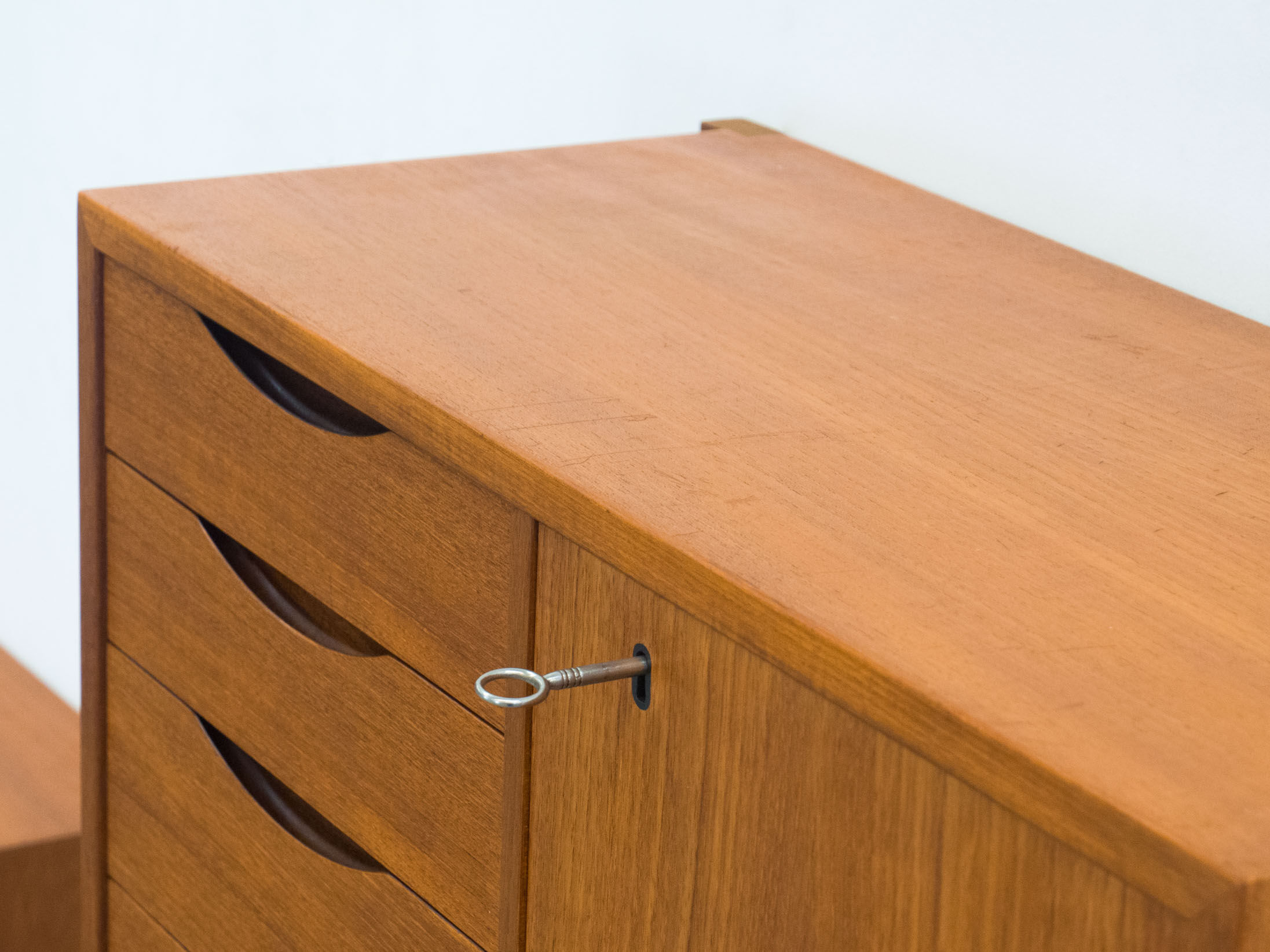 Bruksbo Tegnekontor ‘Veggen Deluxe’ wall cabinets – Torbjørn Afdal & Rolf Hesland