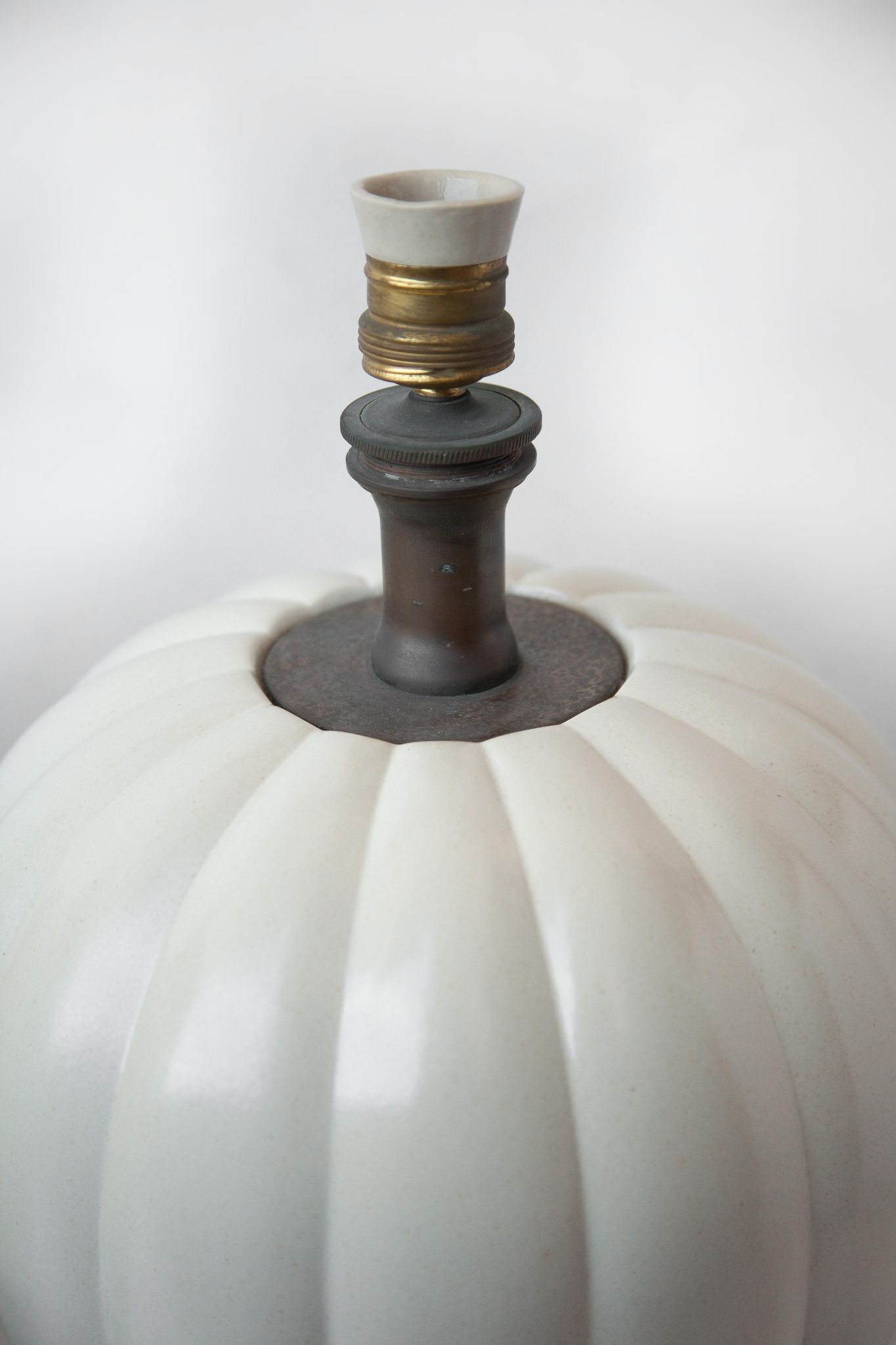 Pair of ceramic lamp feets