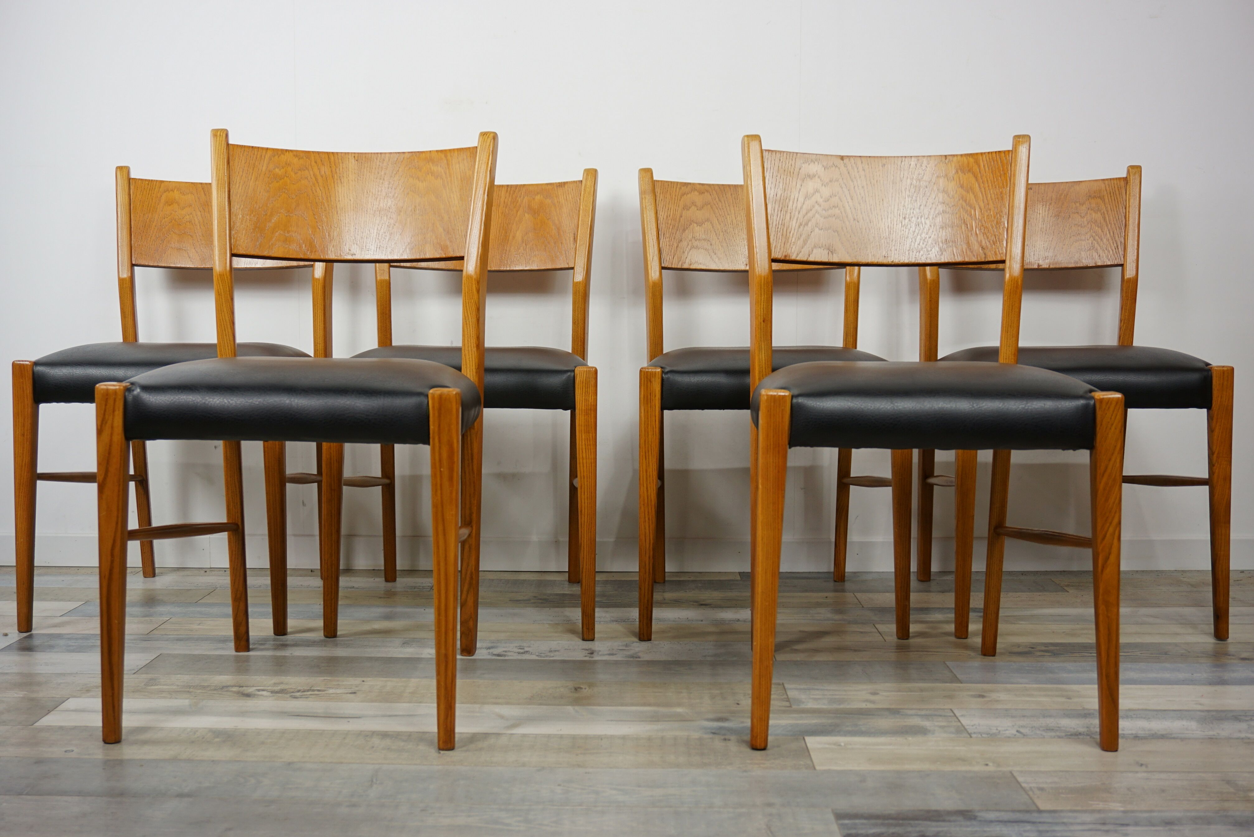 Wooden oval table and 6 matching chairs 60