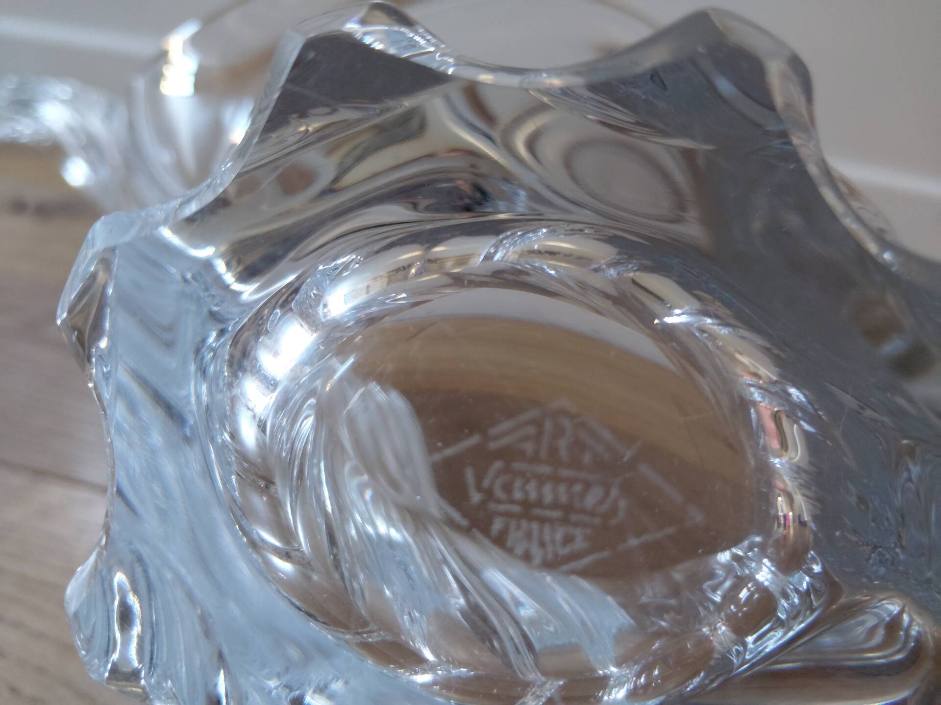 Art Vannes fruit bowl from the 1970s in excellent condition.