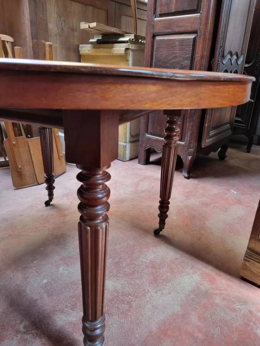 Round mahogany table - Early 20th century