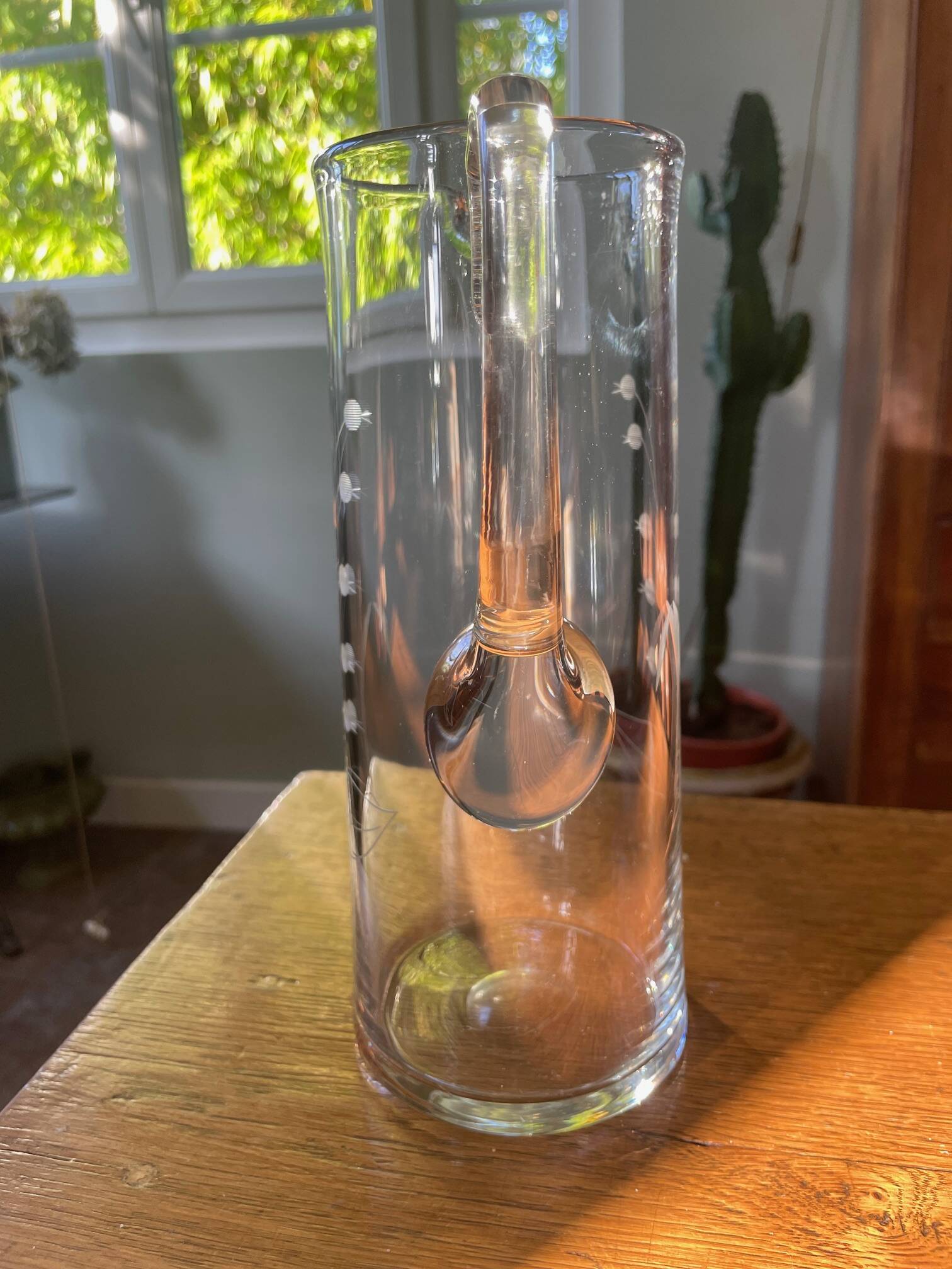 Pitcher or carafe in blown crystal and engraved with floral motif