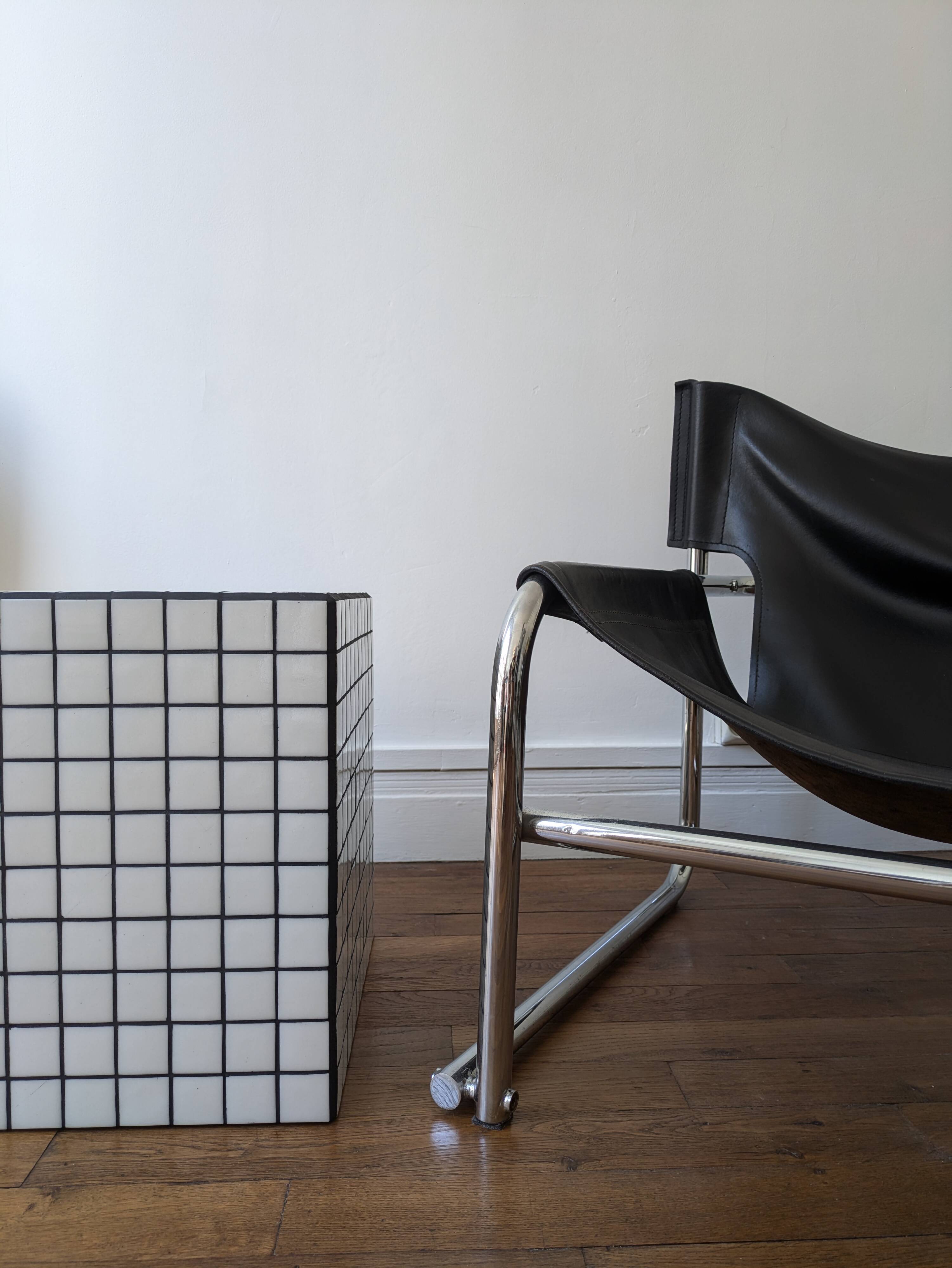 Table d'appoint en carreaux de céramique