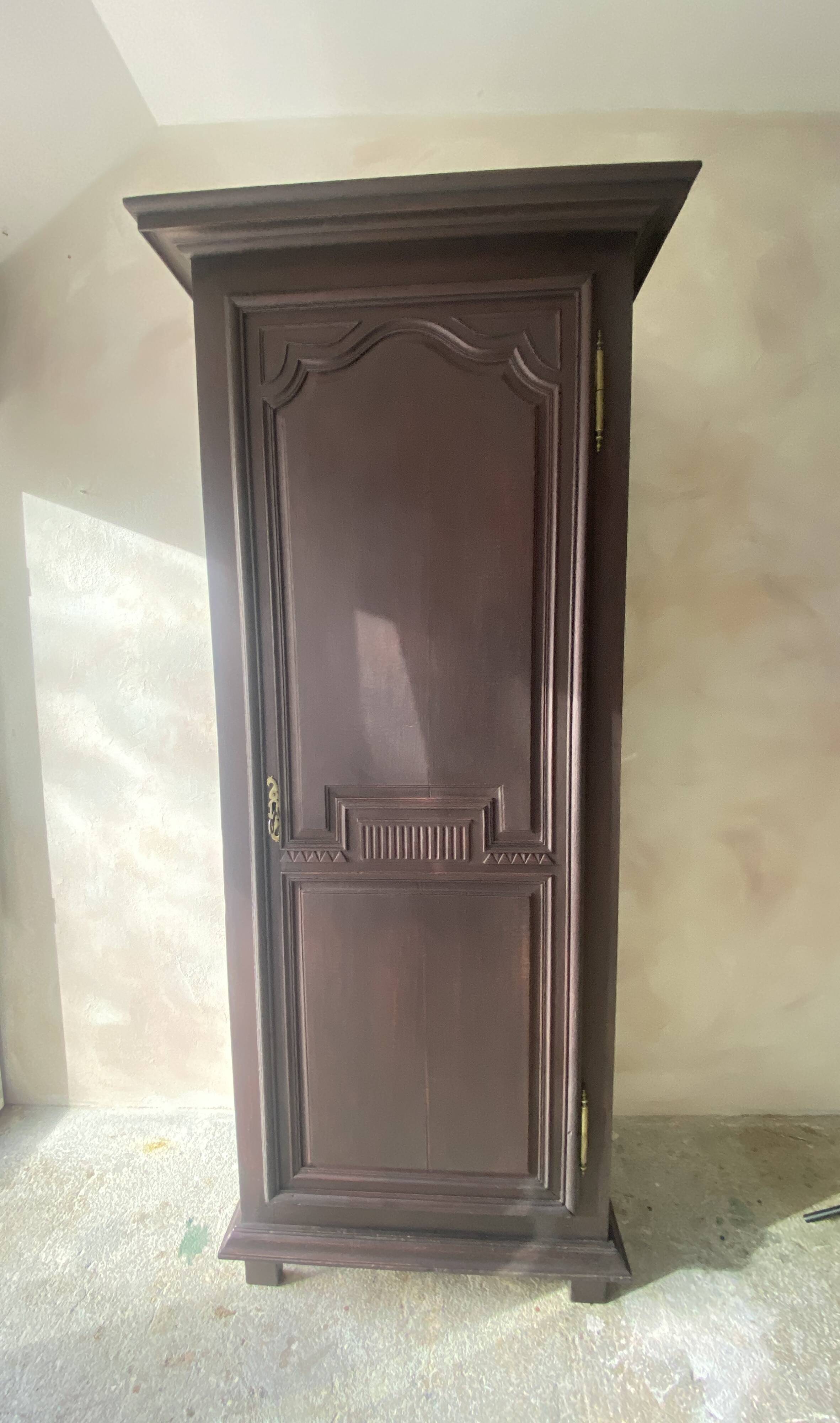 Provincial bonnetière made of solid wood, renovated antique.