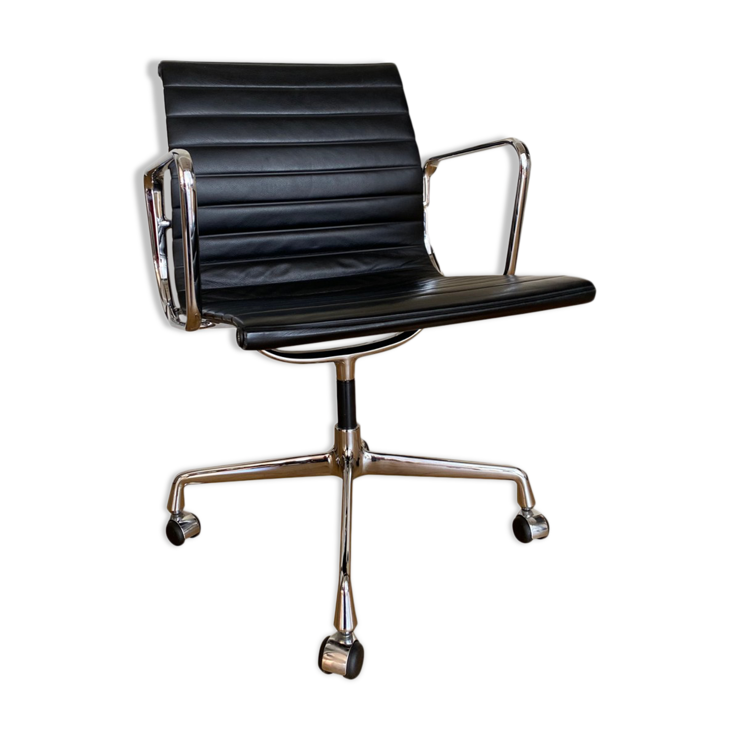 Armchair ea108 by Charles Eames Vitra edition