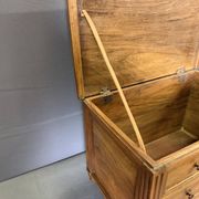 Commode Coffre de Maîtrise Louis XVI en Noyer