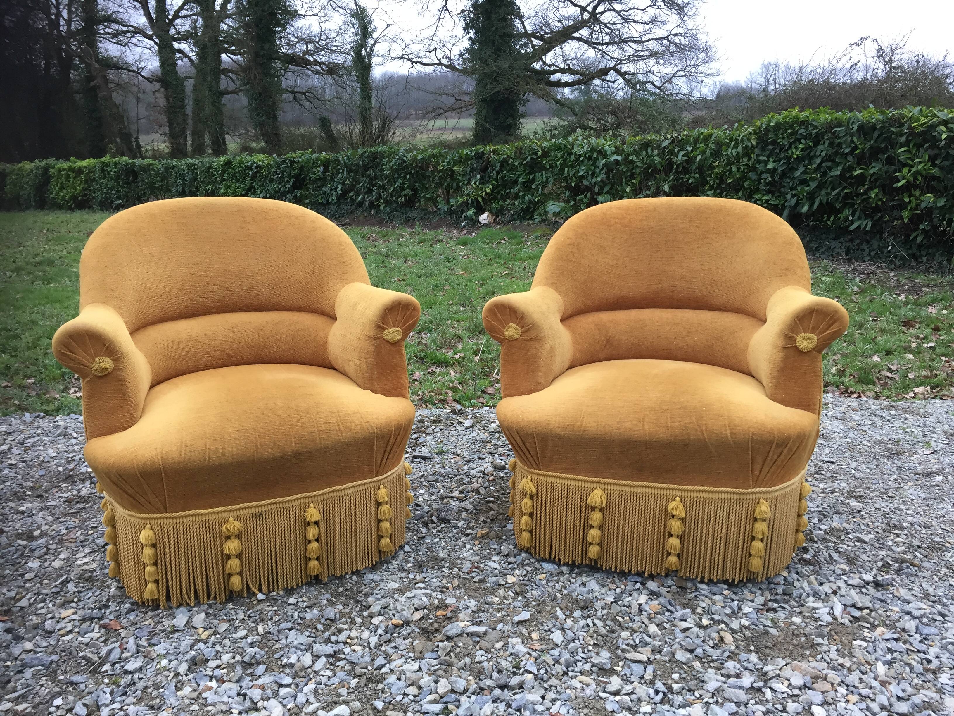 Duo de fauteuils vintage crapaud en tissu or