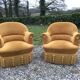Duo de fauteuils vintage crapaud en tissu or