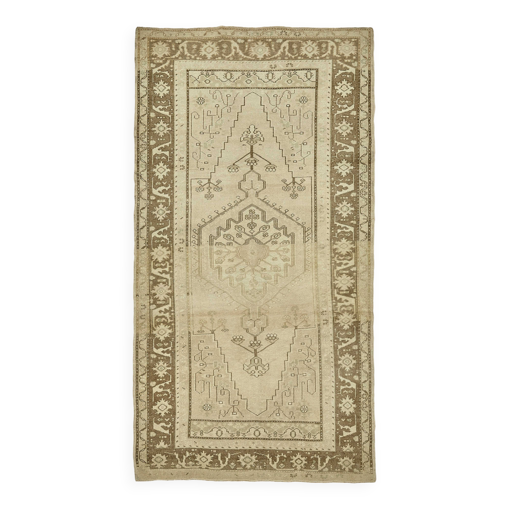 Turkish Vintage Anatolian Rug 140 cm x 257 cm