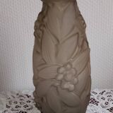 Espaivet vase "foliage and berries" art deco.