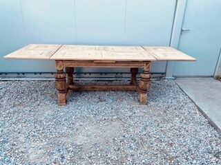 Extendable monastery table