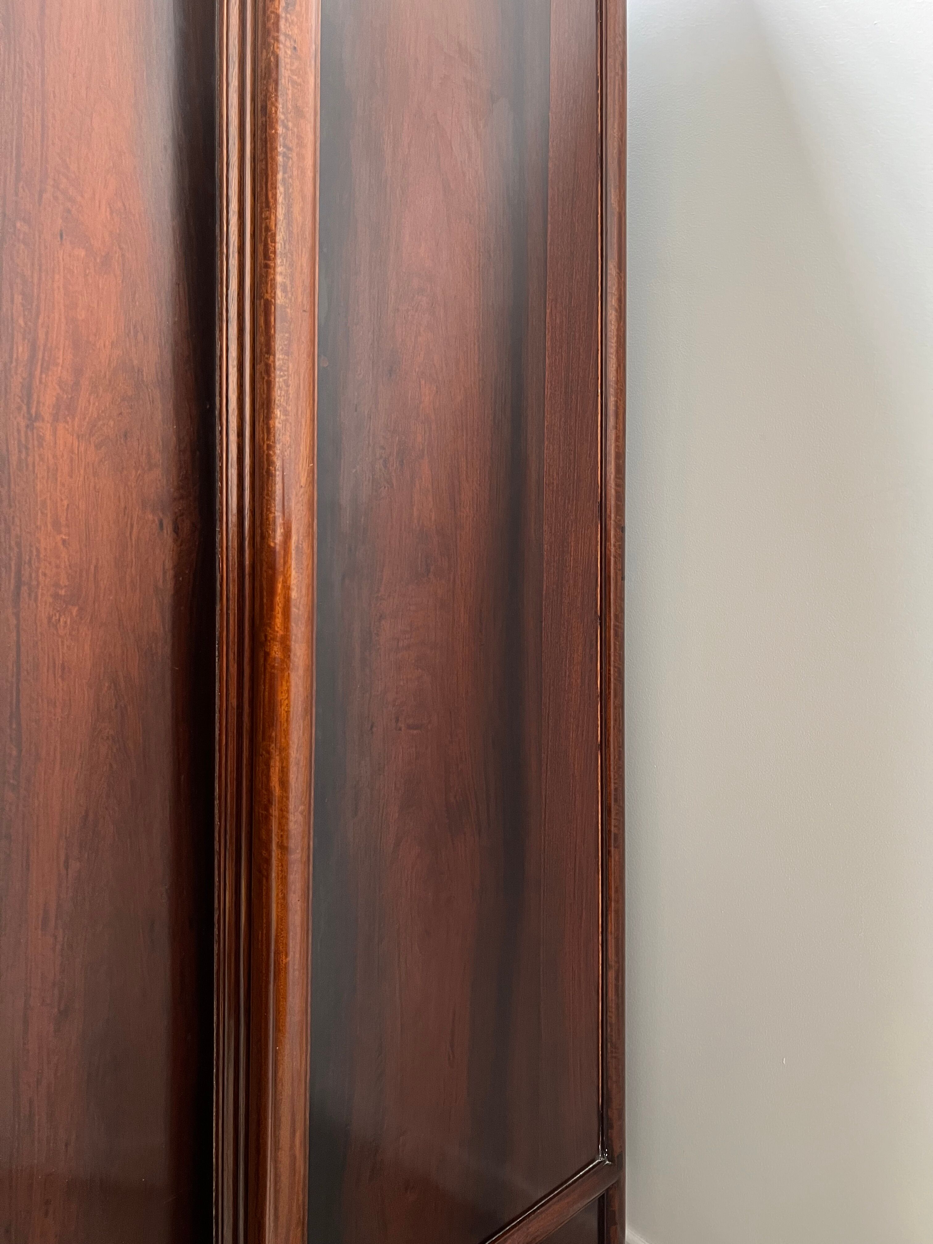 Chinese trapezoidal roller cabinet, made of rosewood.