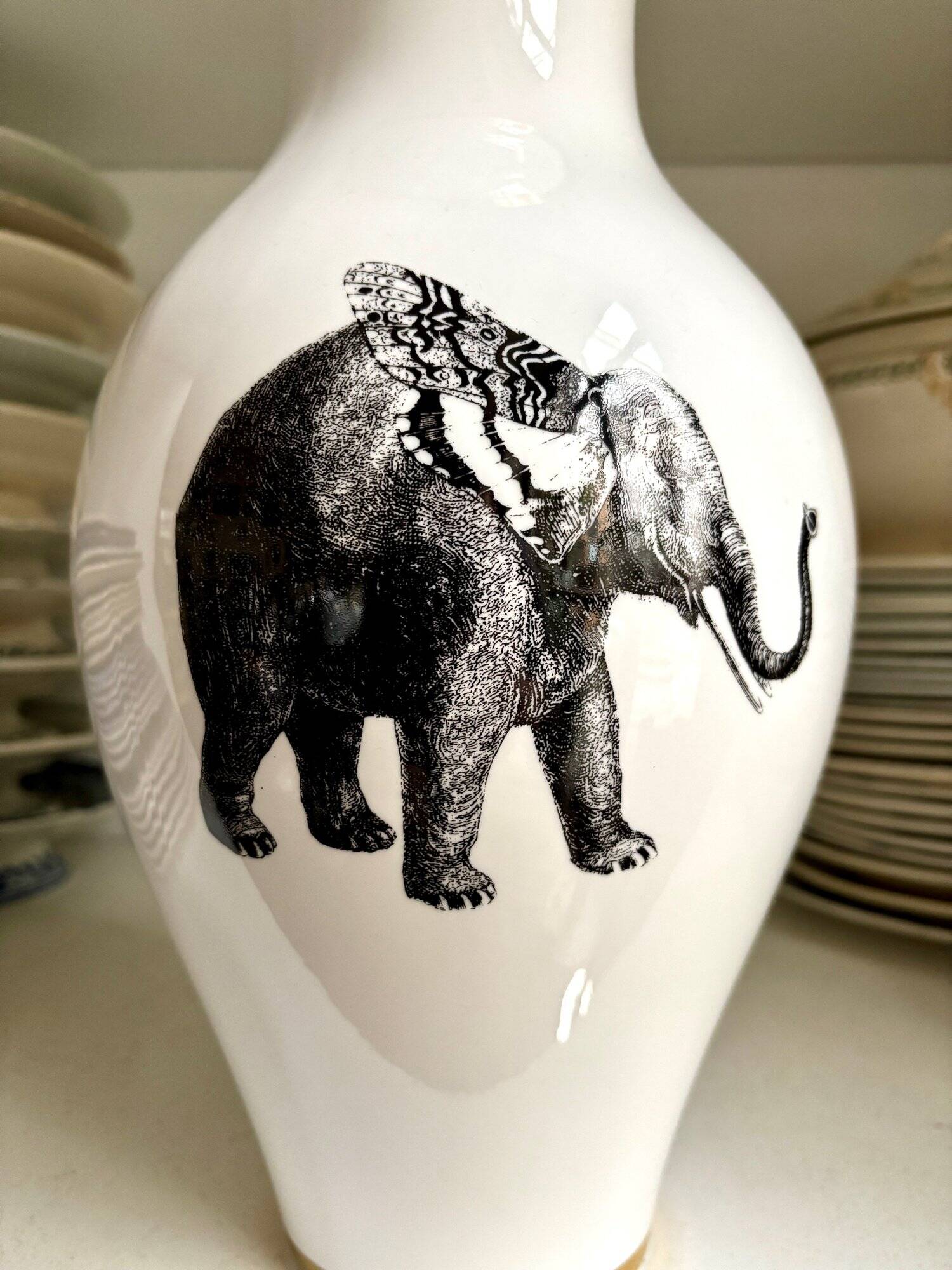 White and gold porcelain vase with black patterns by Mauricio Ortiz