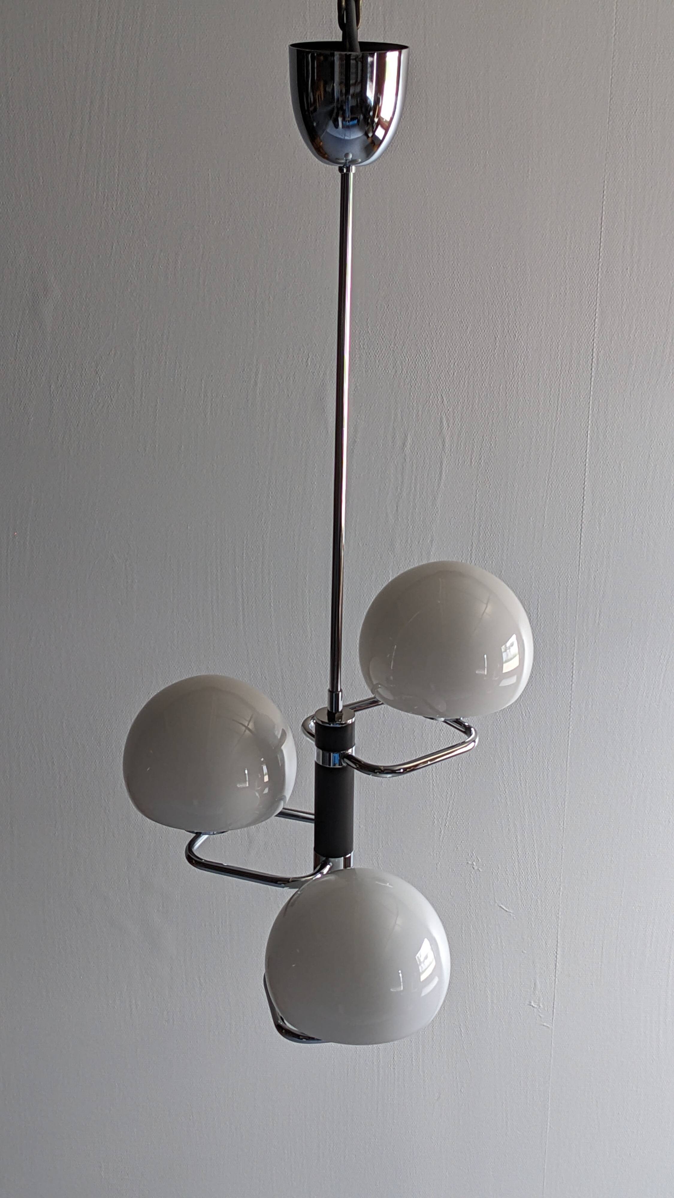 Space Age 3-light chandelier in white opaline, Italy circa 1970