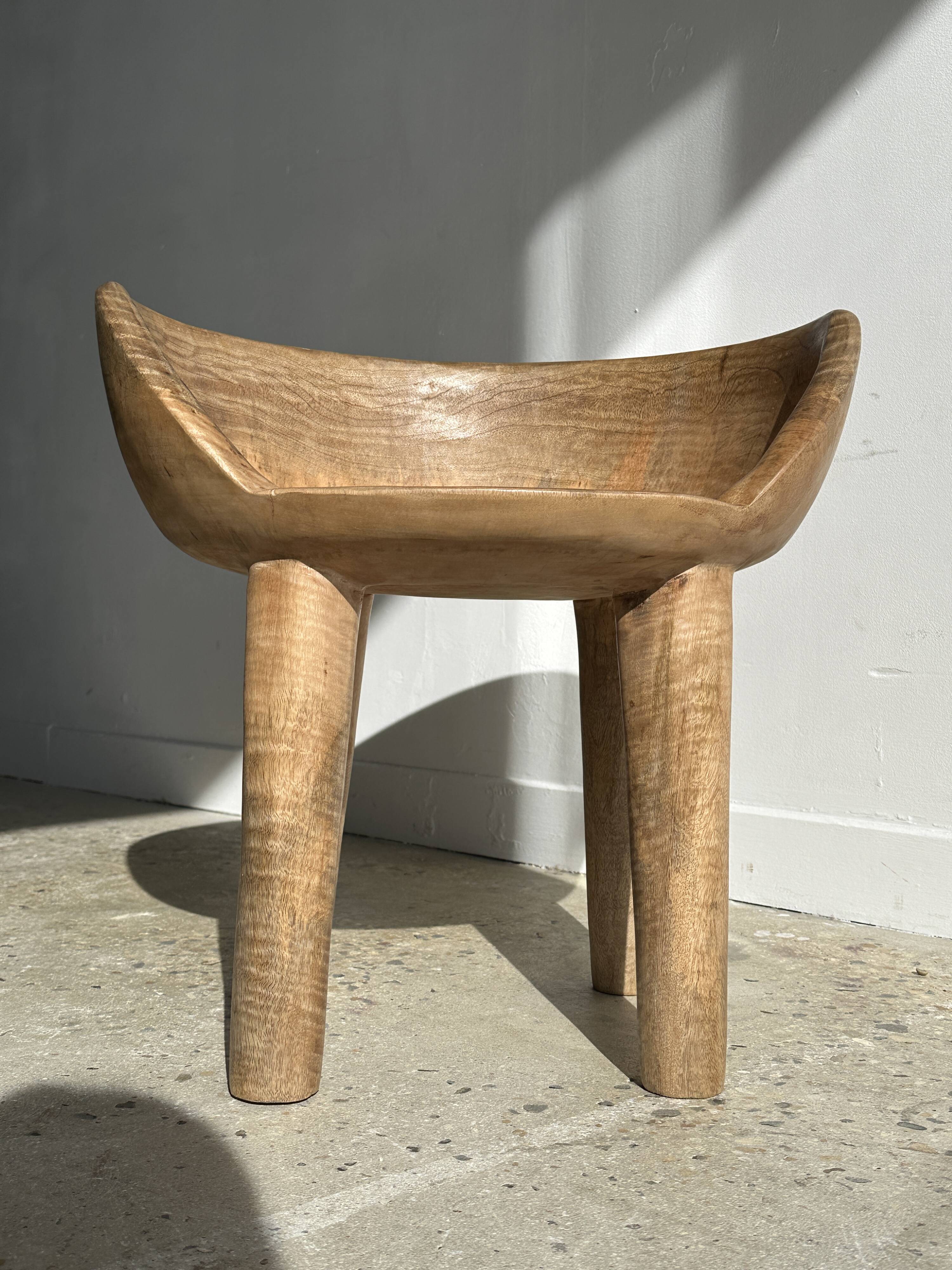 Quadripod chair with round seat and small back in natural monoxyl mango wood