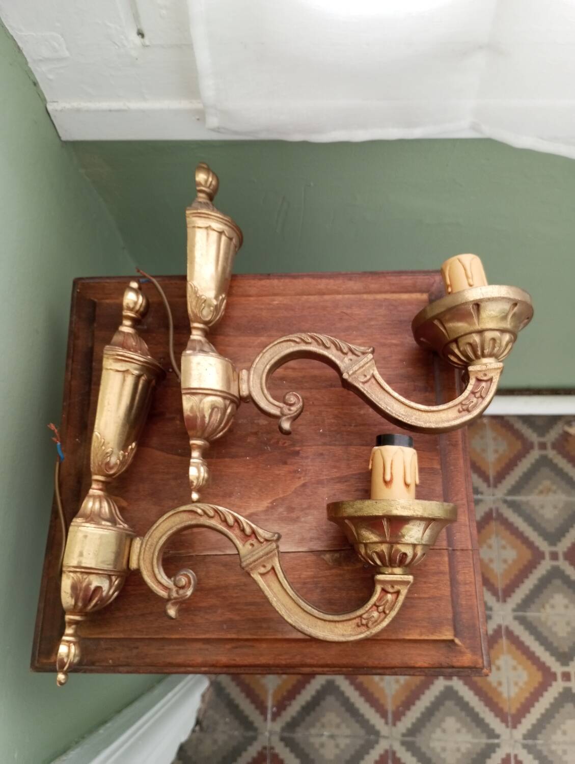 Pair of bronze wall lights