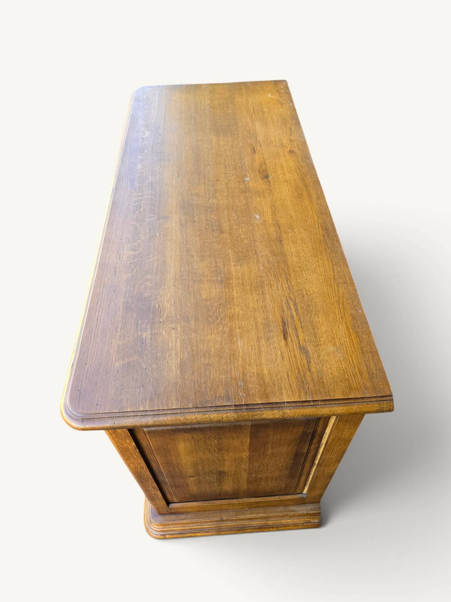 Antique oak chest of drawers with three drawers in Louis XIII style.