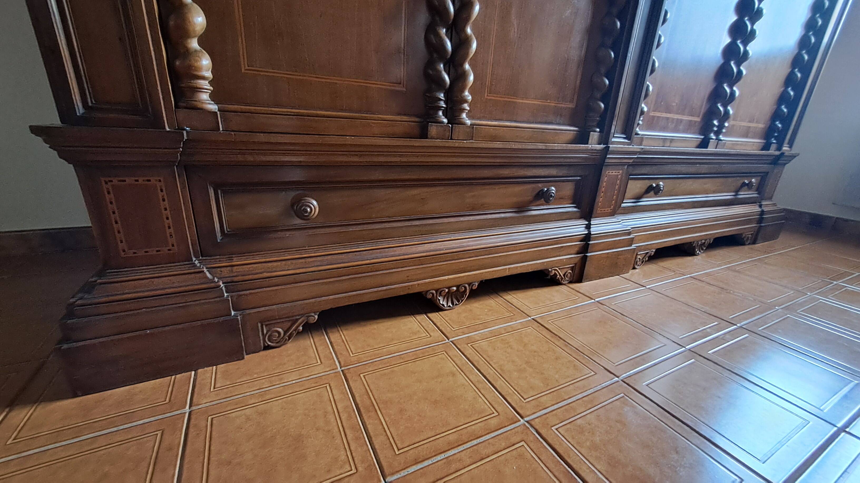 Wardrobe - neo-Renaissance in carved solid wood - possible lot sale