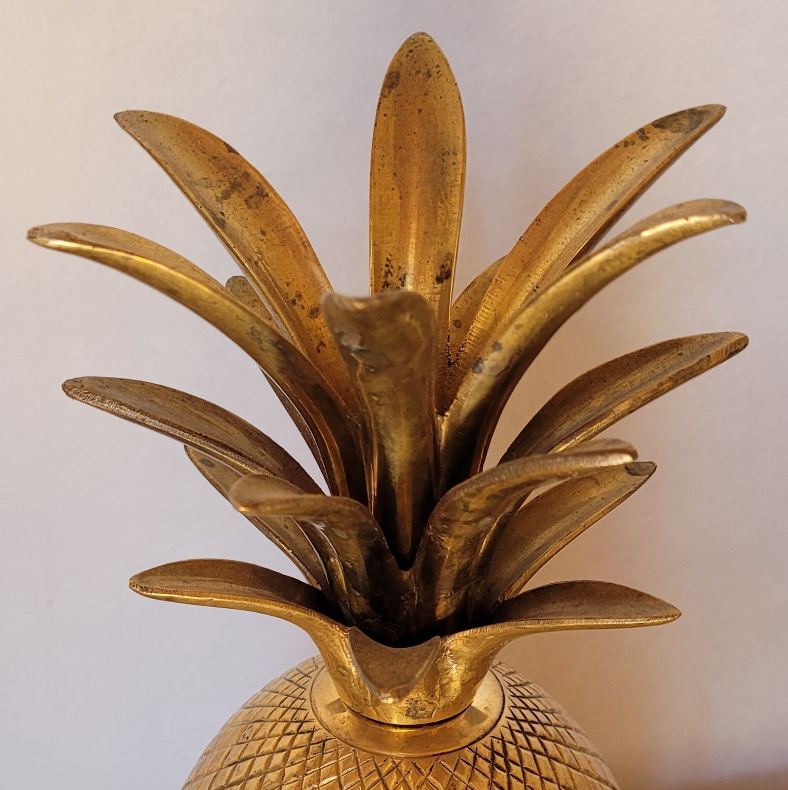 Pineapple shaped covered pot