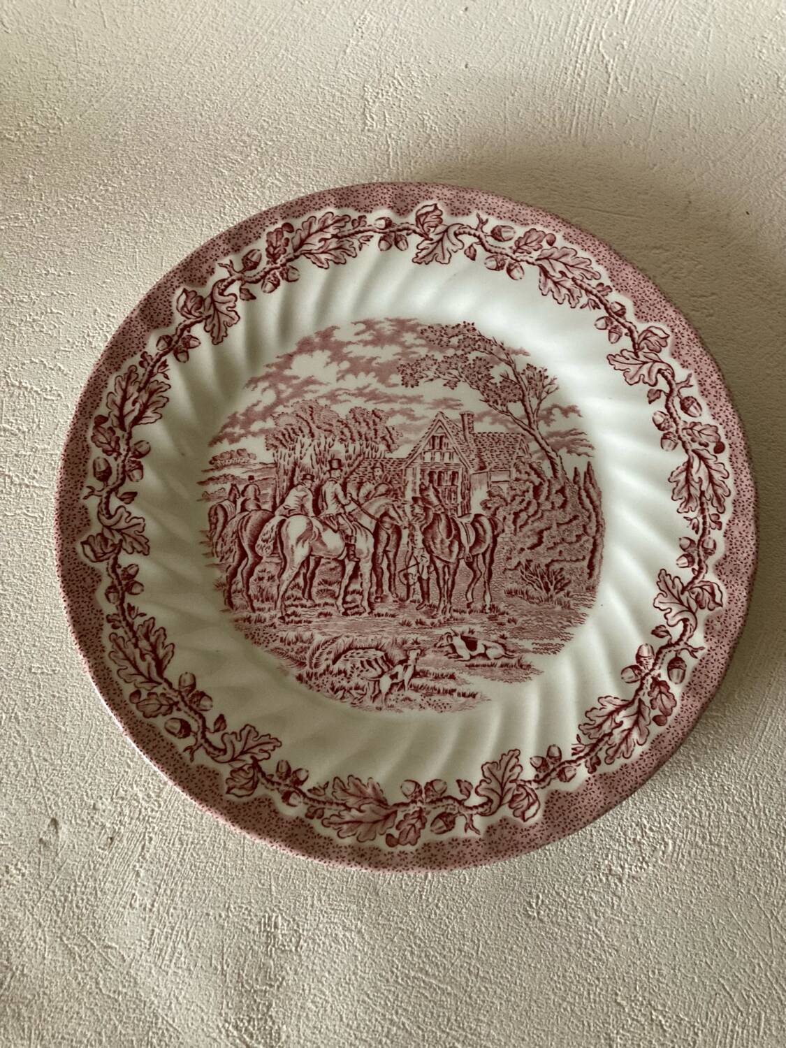 Royal Wessex red English dinner plate
