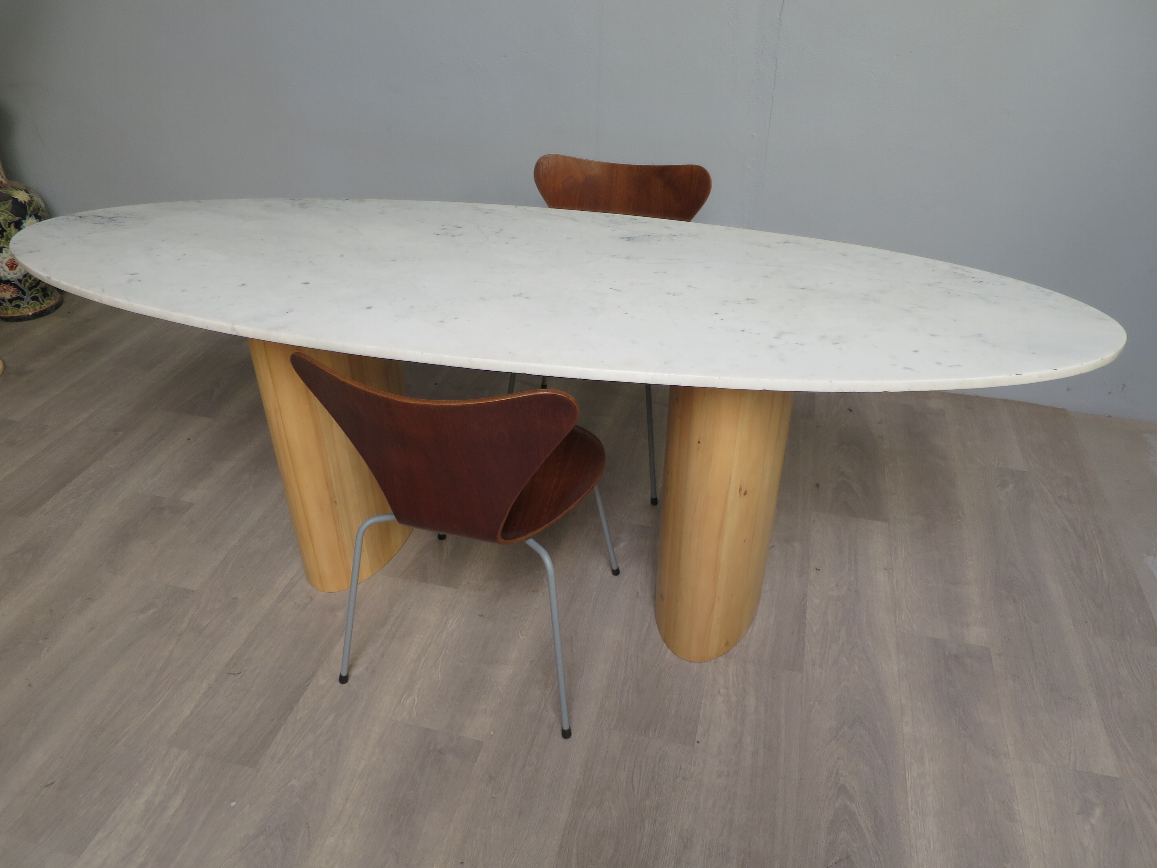 Oval table in Carrara marble and wood
