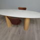 Table ovale en marbre de Carrare et bois