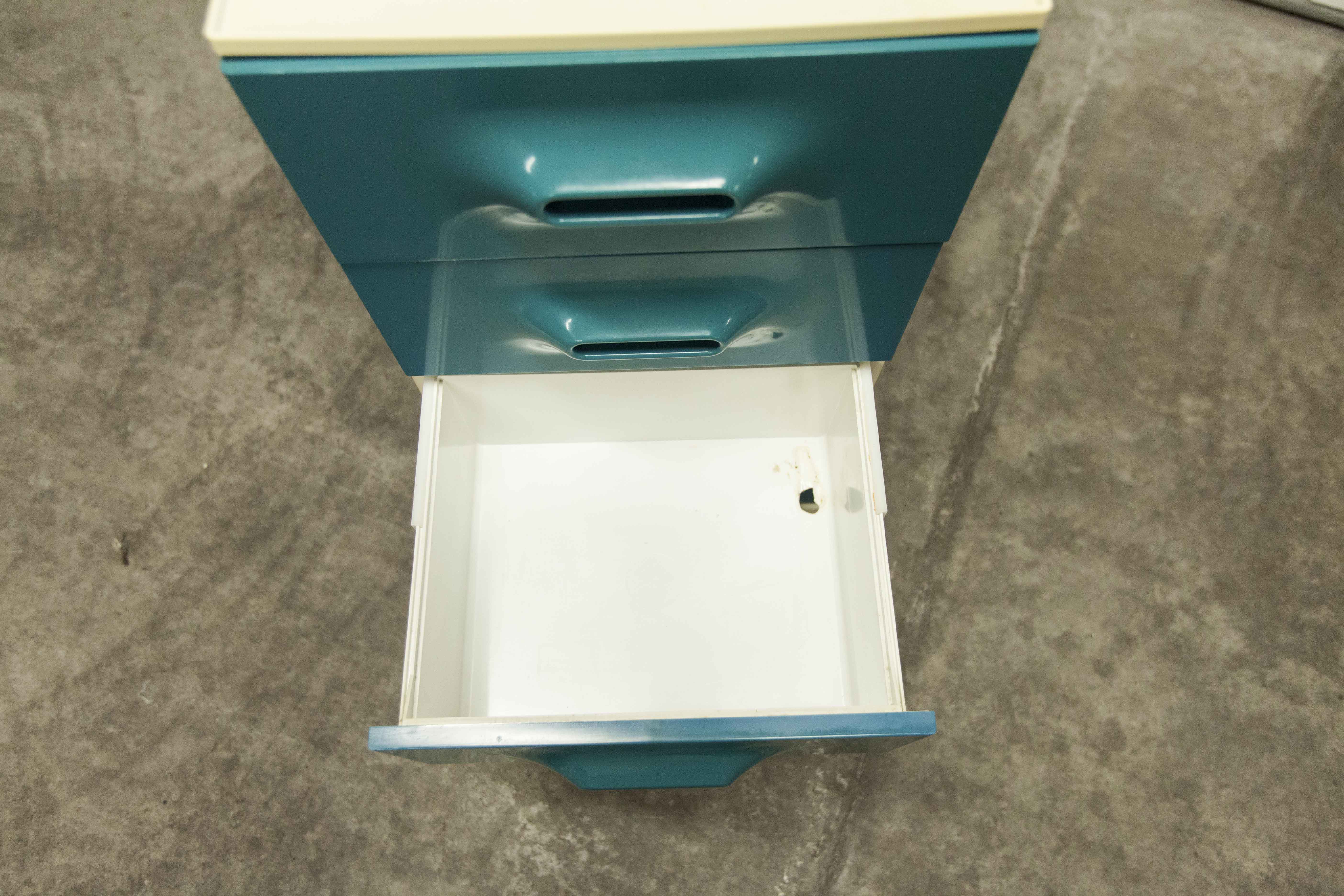 Commode vintage bleu canard 1970