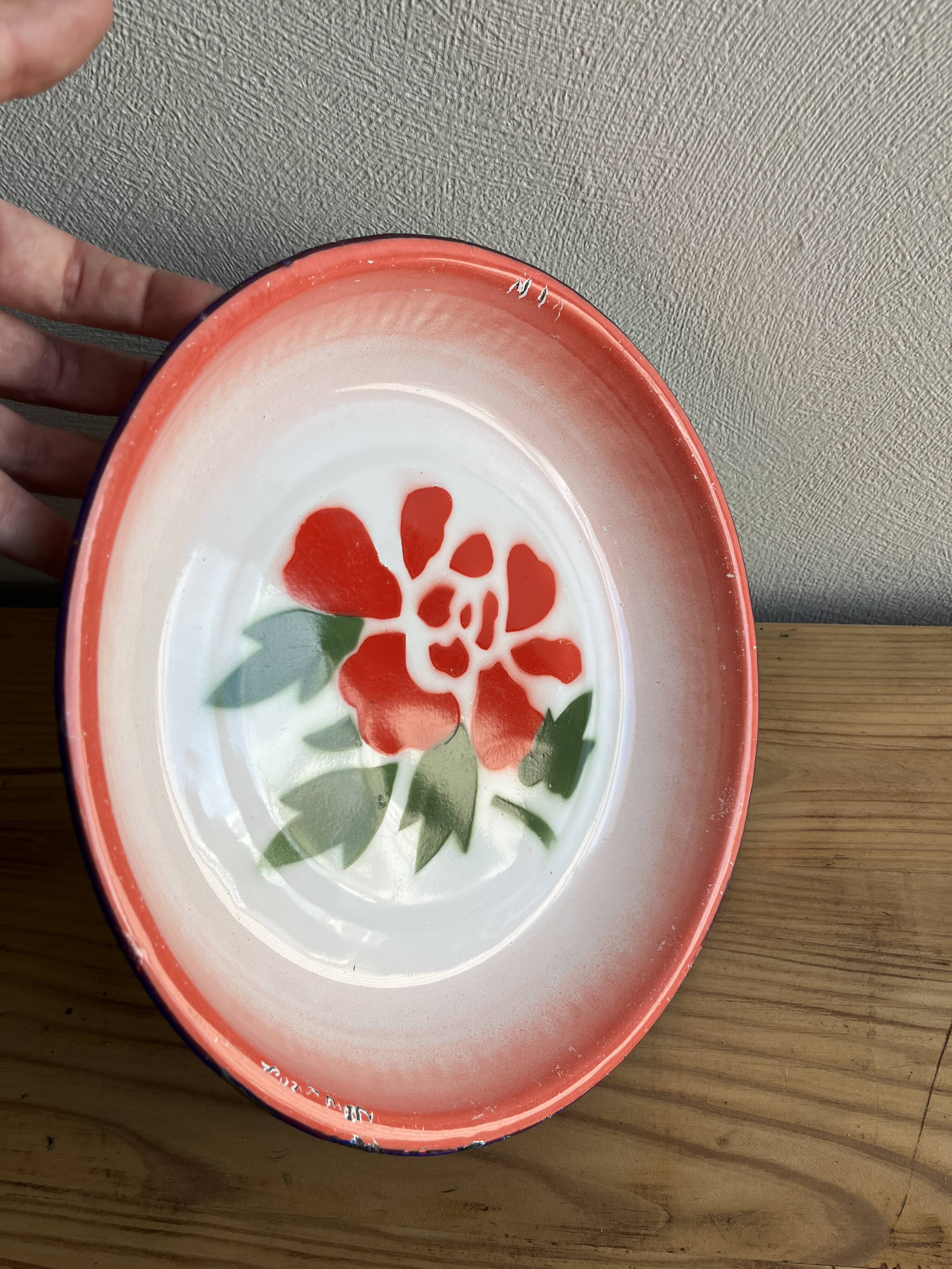Enamelled dish vintage flowers