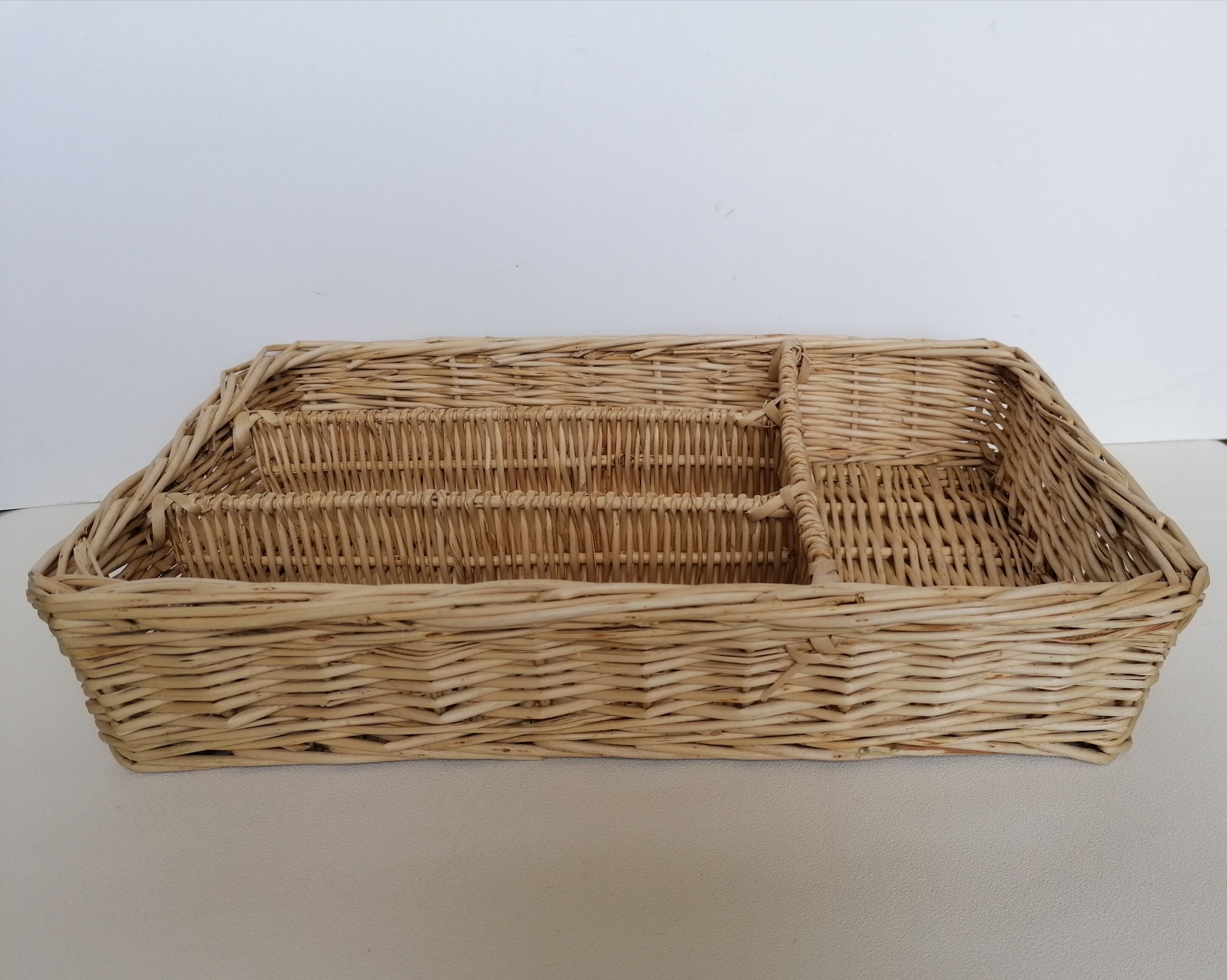 Wicker basket for cutlery