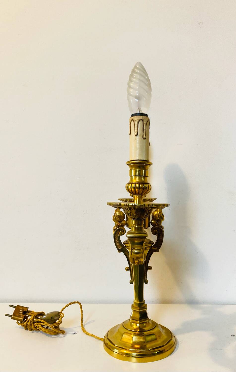 Chandelier en bronze à décors de putti et cariatides, début XXe