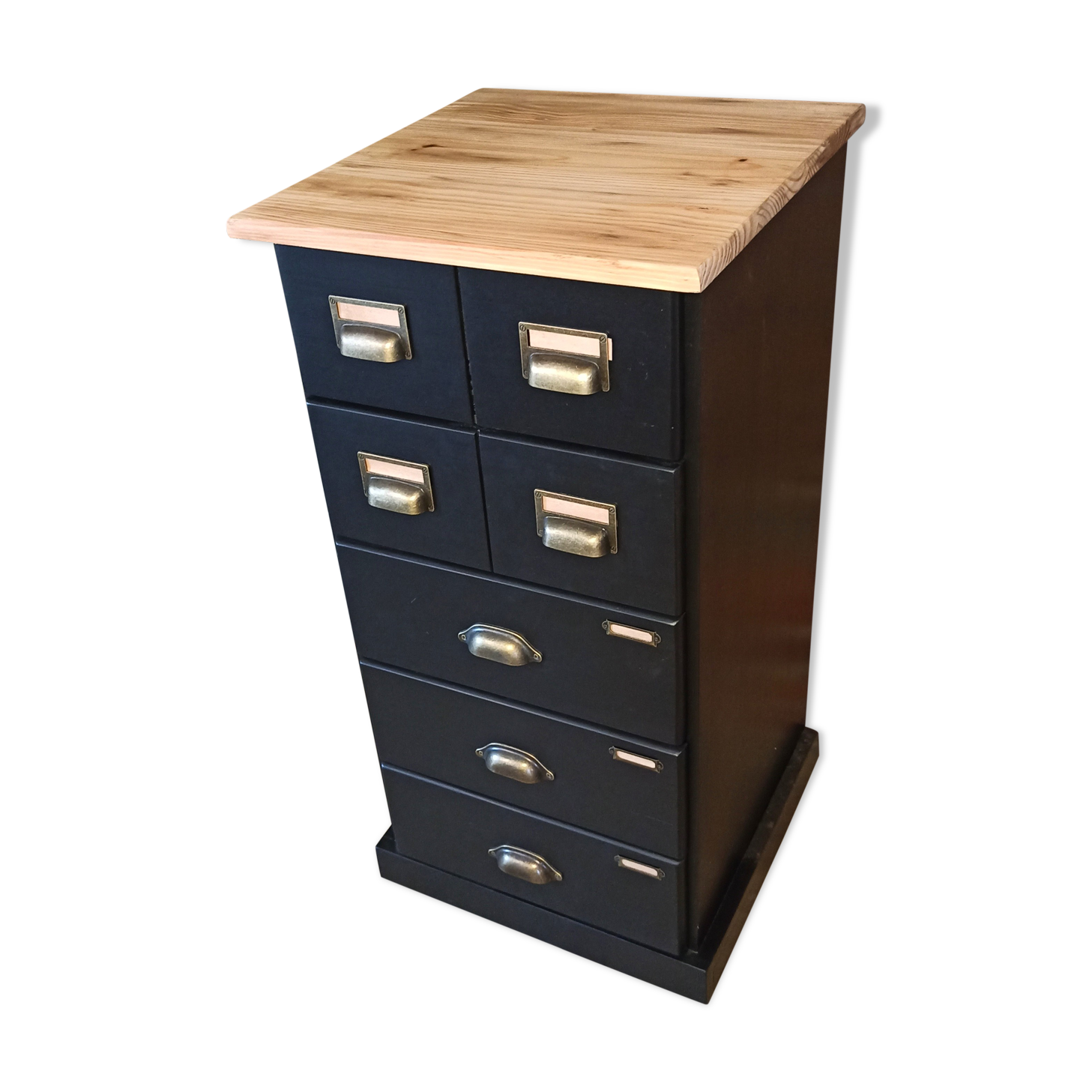 Black and wood ragpicker