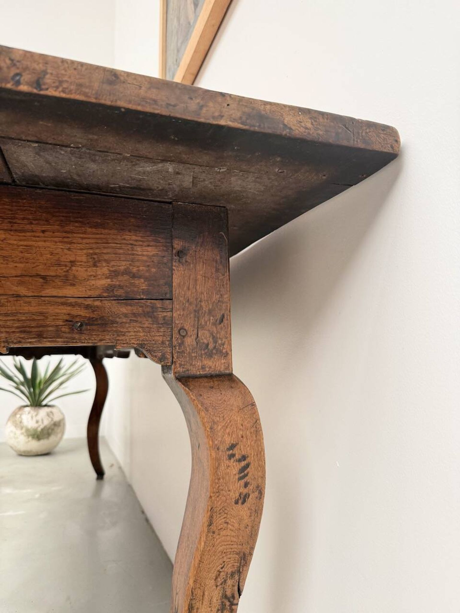 Table, drapière en noyer, XIXème s.