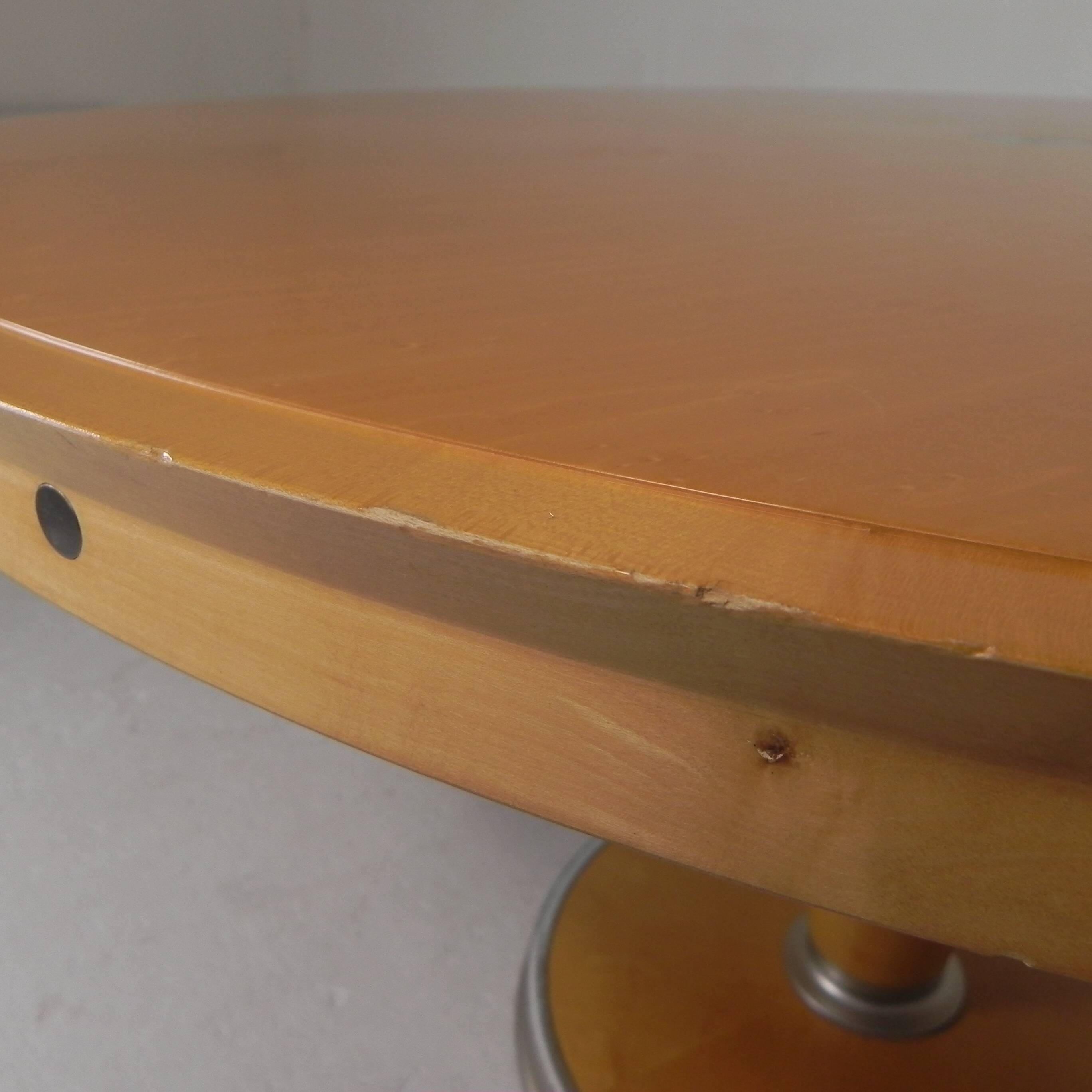Dining table Isa by Chi Wing Lo for Giorgetti, 130 cm, 1990s