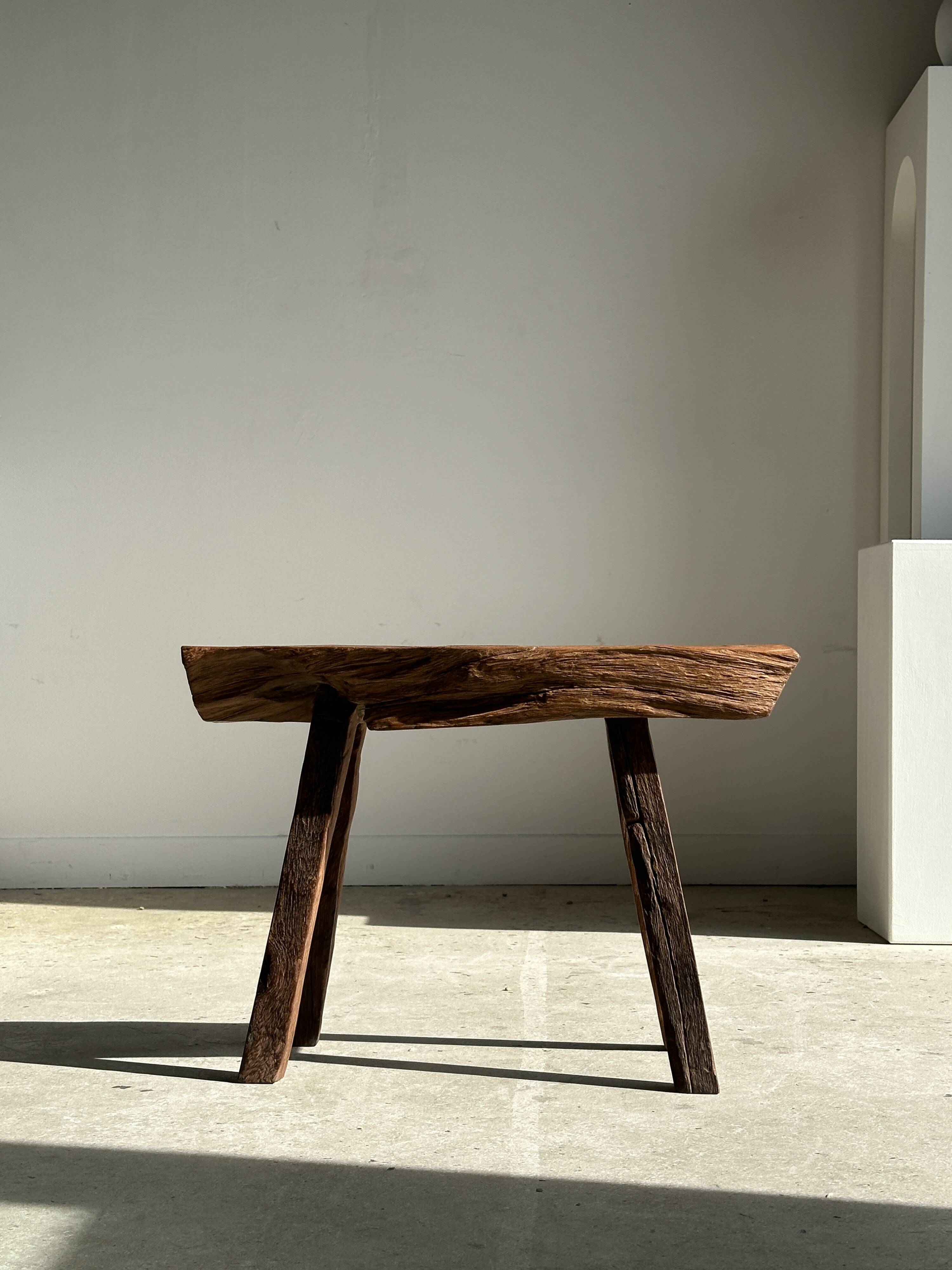 Small organic bench in upcycled Asian teak quadripod - Sungai