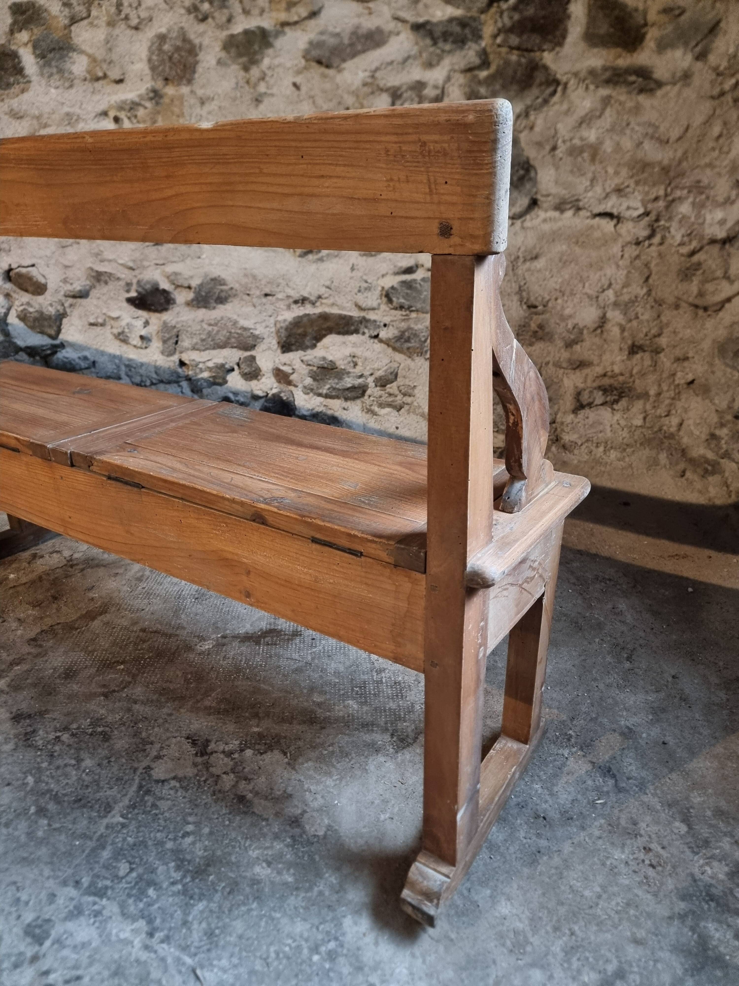 Banc de monastère antique XXL – Long banc de rangement en pin avec cadre en chêne, vers 1900–1920