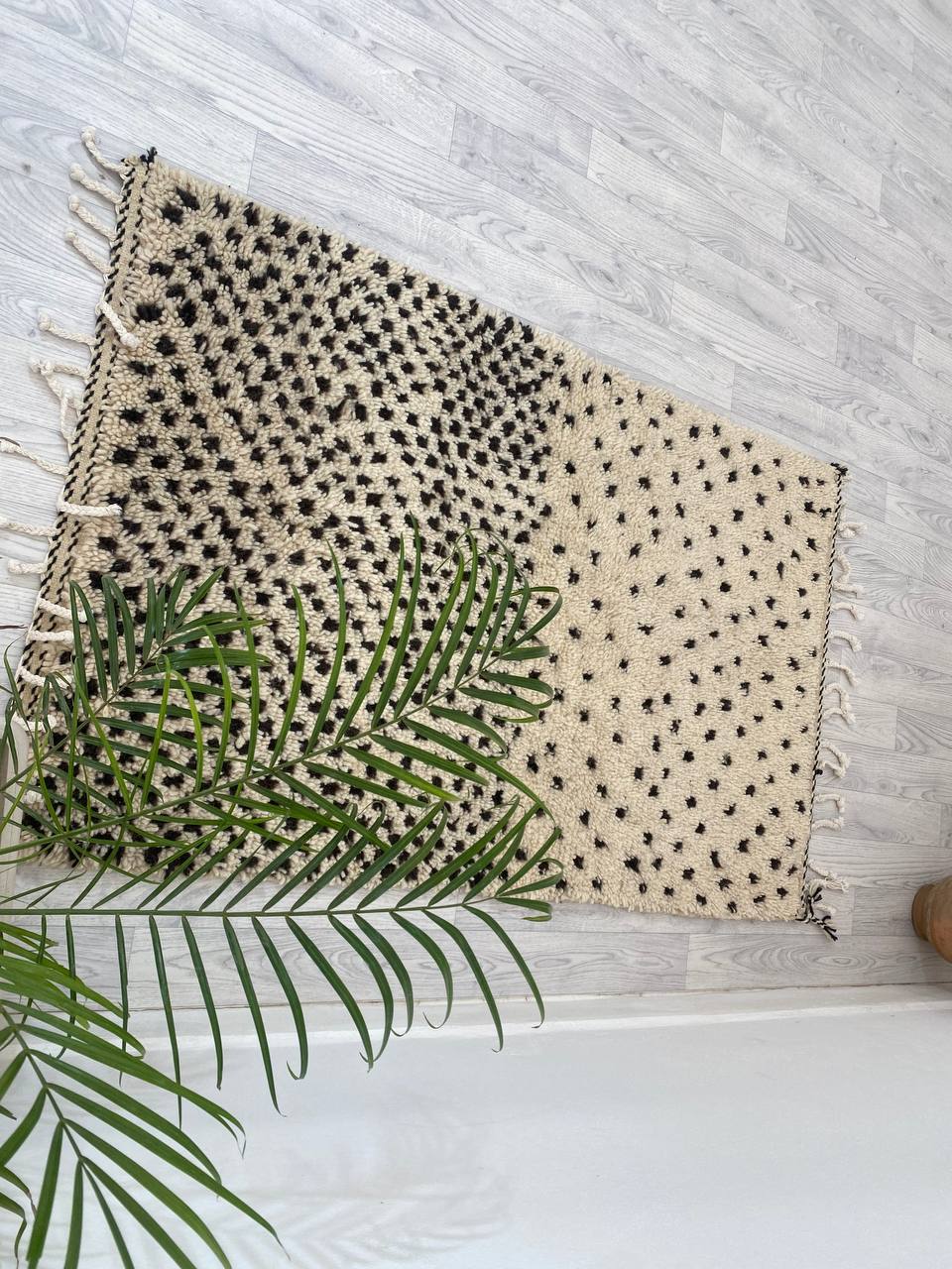 Handcrafted Moroccan Berber carpet 150 x 92 CM
